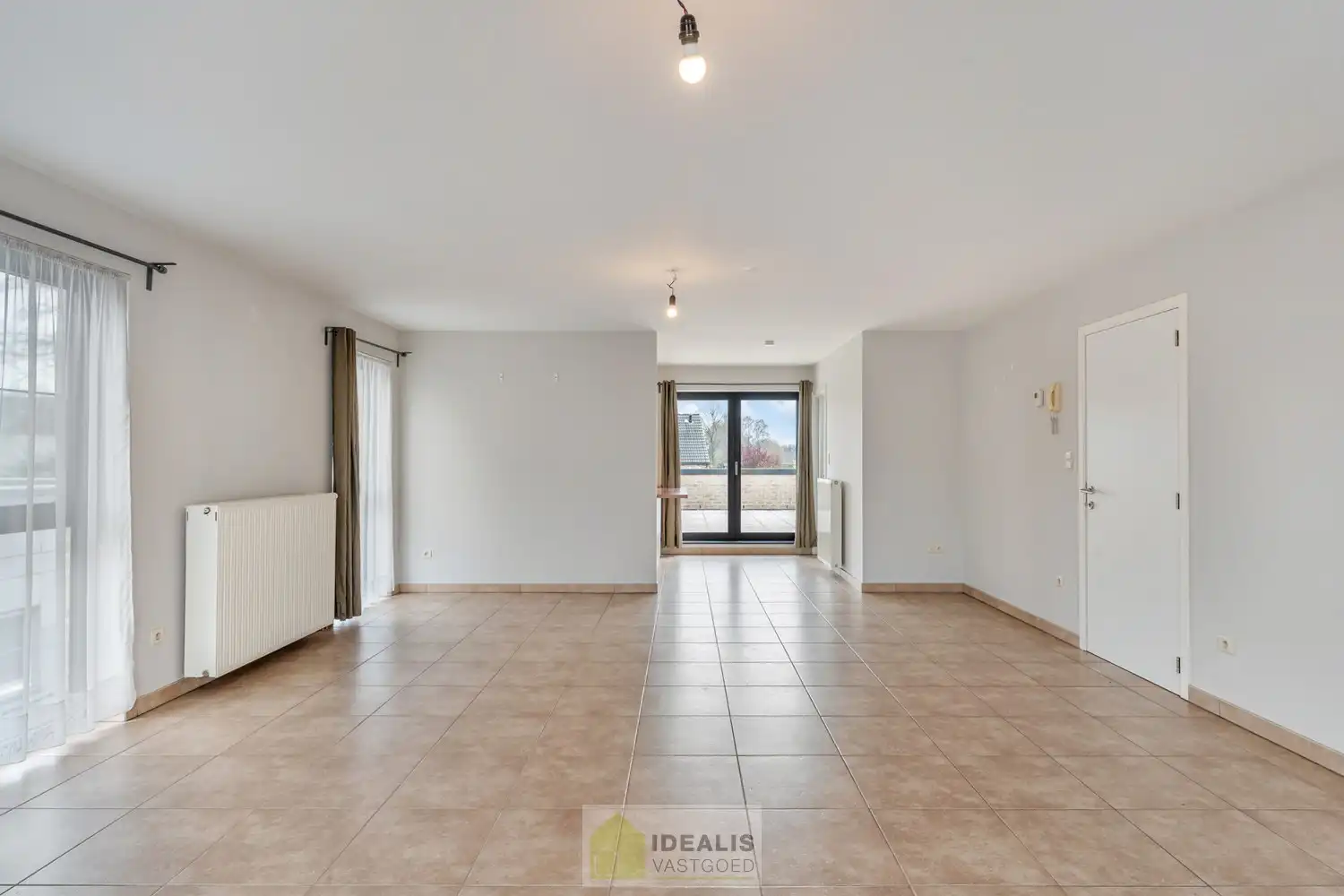 IDEALIS VASTGOED – INSTAPKLAAR DUPLEX APPARTEMENT GELEGEN OP UITERST CENTRALE LOCATIE TE HECHTEL-EKSEL foto 8