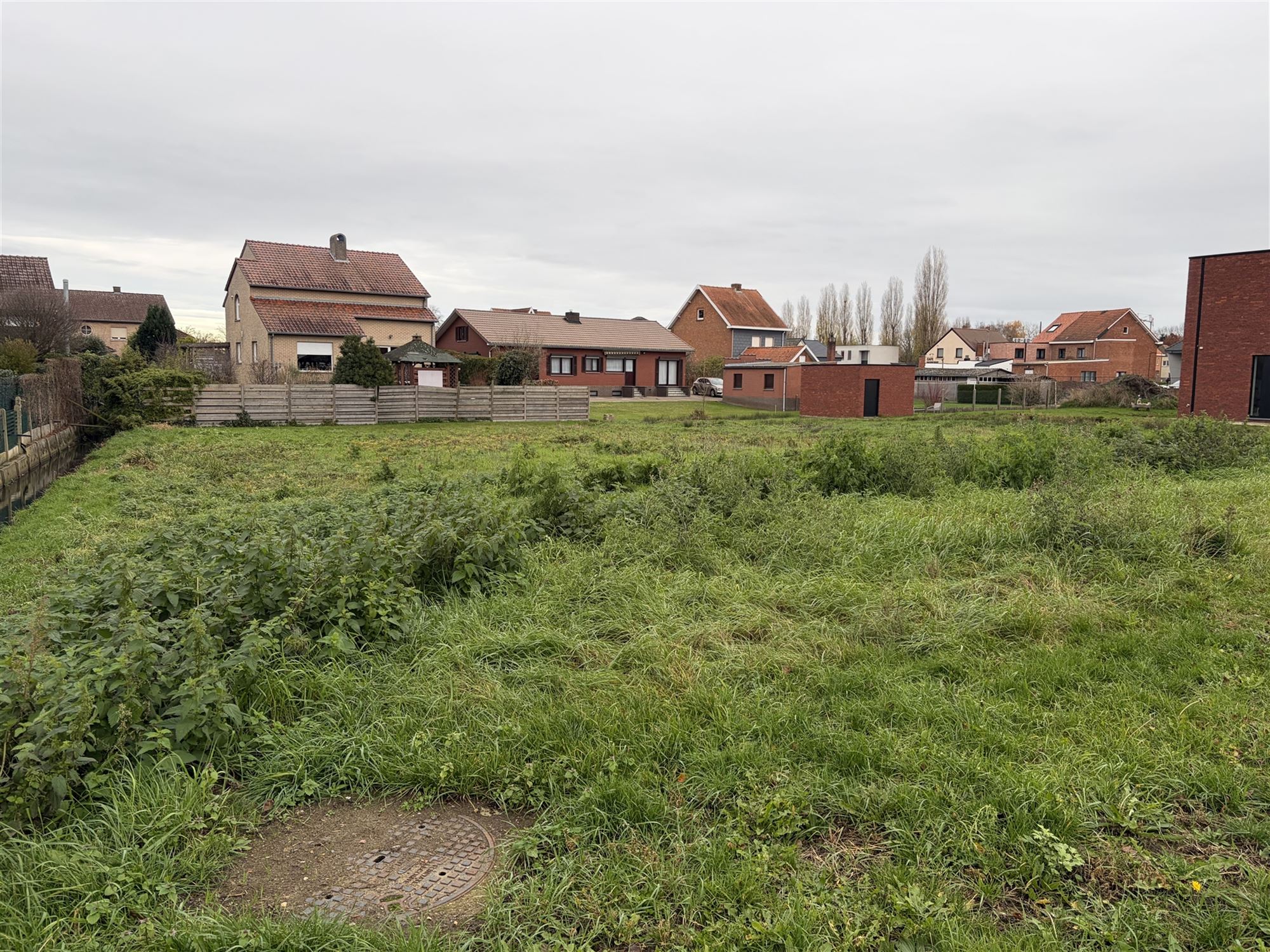 BOUWGROND OPEN BEBOUWING OP 7A35CA MET STRAATBREEDTE VAN 21,42 M TE DEURNE-DIEST foto 2