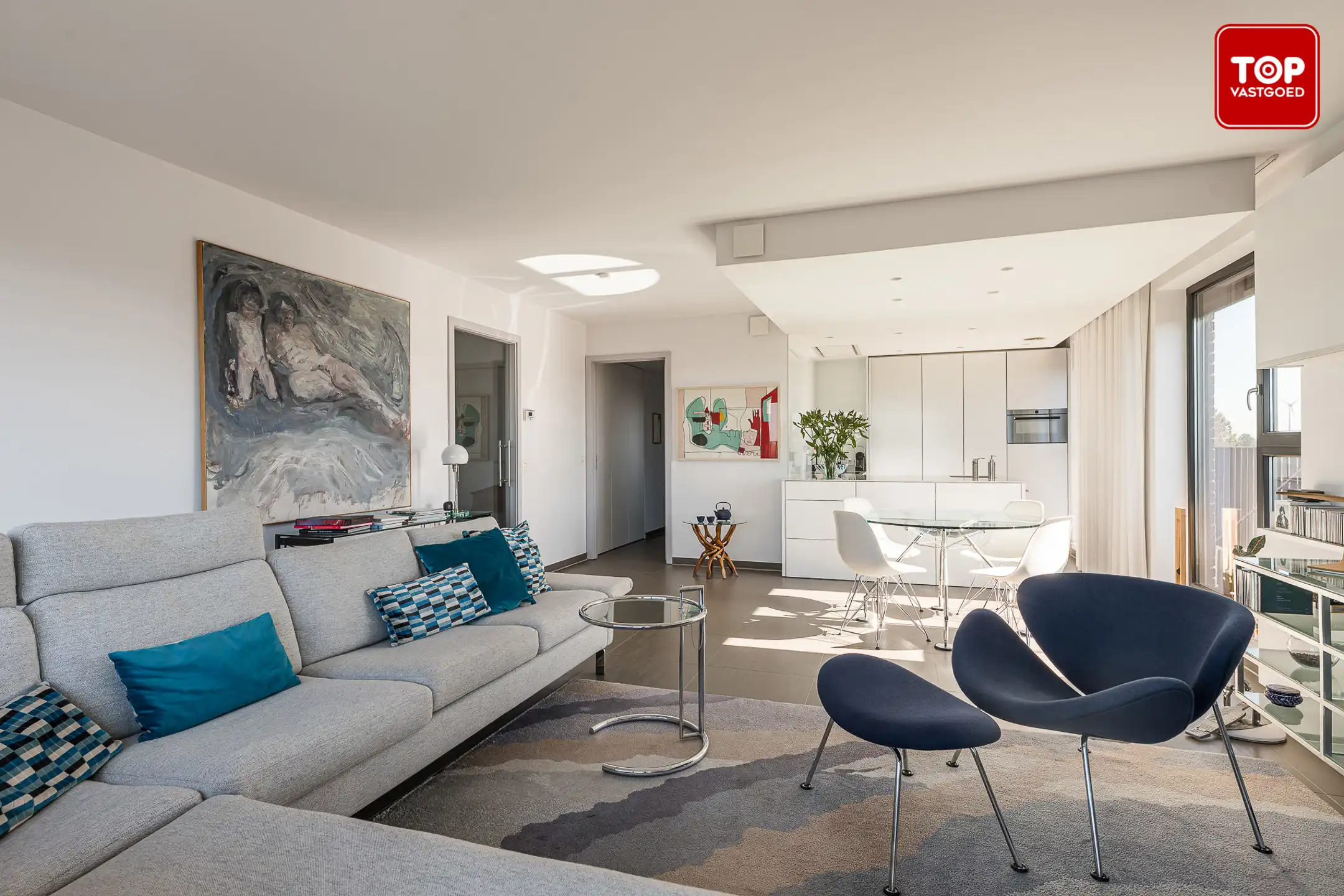 Hoogwaardig afgewerkte penthouse met 45m² terras. 2 slaapkamers, garage en staanplaats!  foto 2