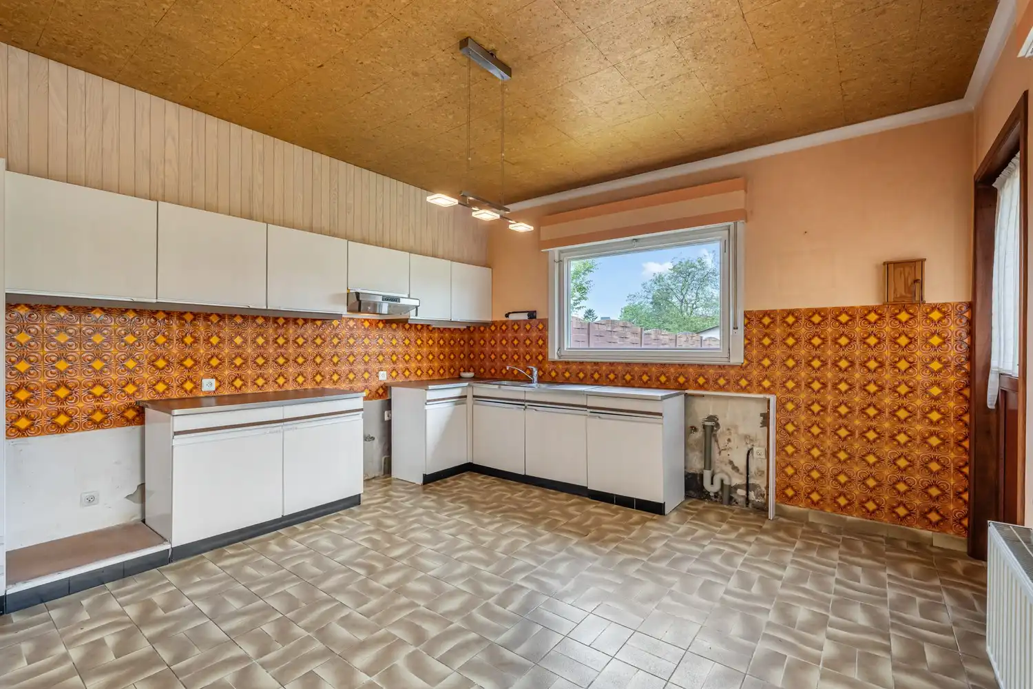Goed gelegen woning met 4 slaapkamers, een garage en een diepe tuin in een verkeersluwe straat te Kessel-Lo! foto 7