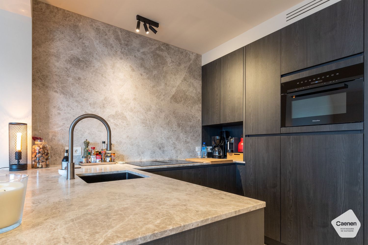 Luxueus tweeslaapkamer appartement met lateraal zeezicht! foto 6