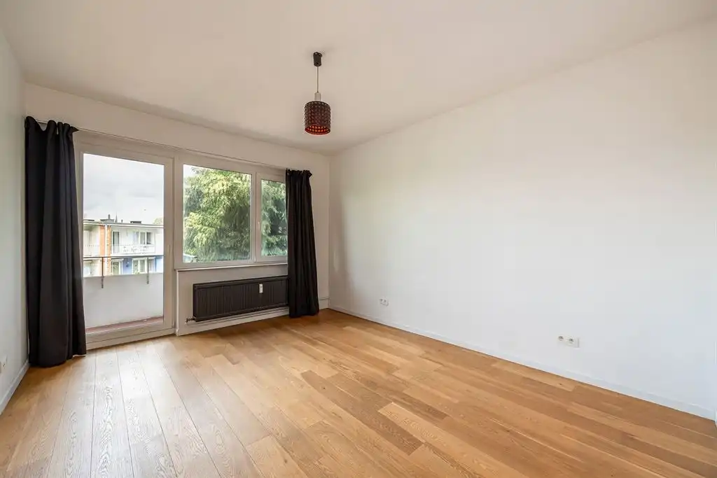Instapklaar tweeslaapkamerappartement met garage foto 6