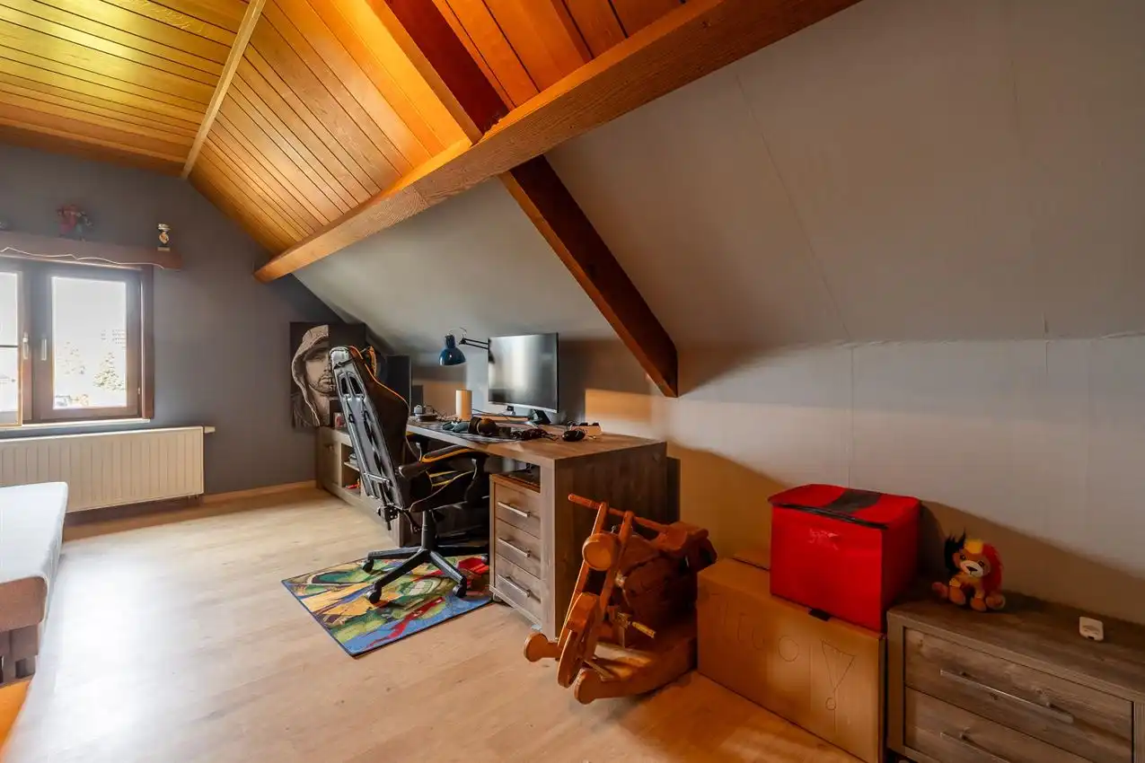 Mooie, ruime villawoning met leuke tuin op rustige locatie foto 28