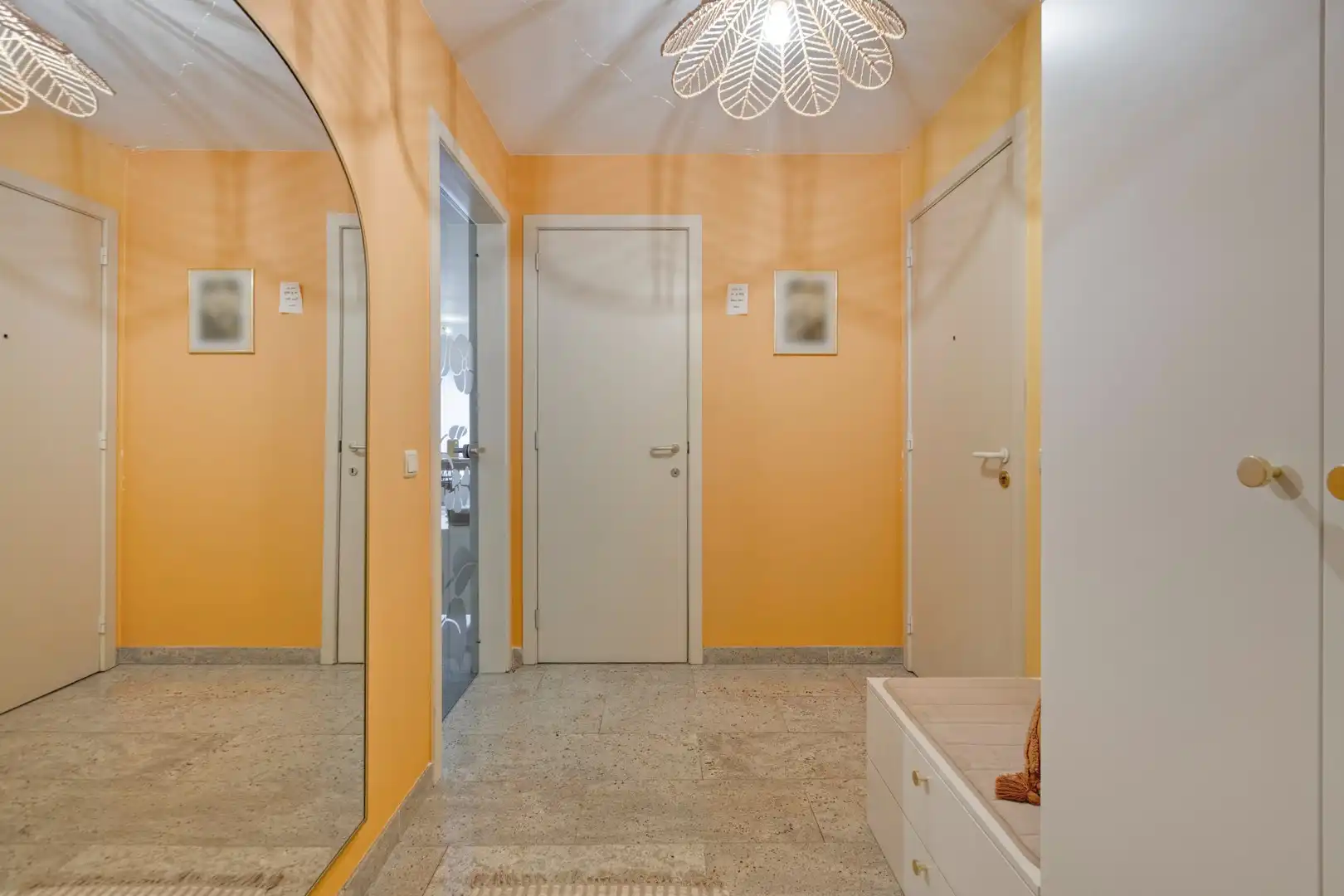 Karaktervol en instapklaar appartement met 2 slaapkamers, terras én garage in het centrum van Zutendaal. foto 6