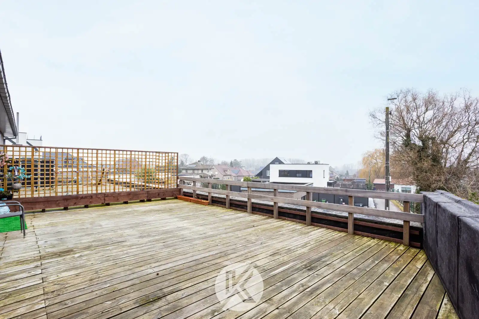 Lichtrijk appartement met ruim terras en staanplaats foto 14