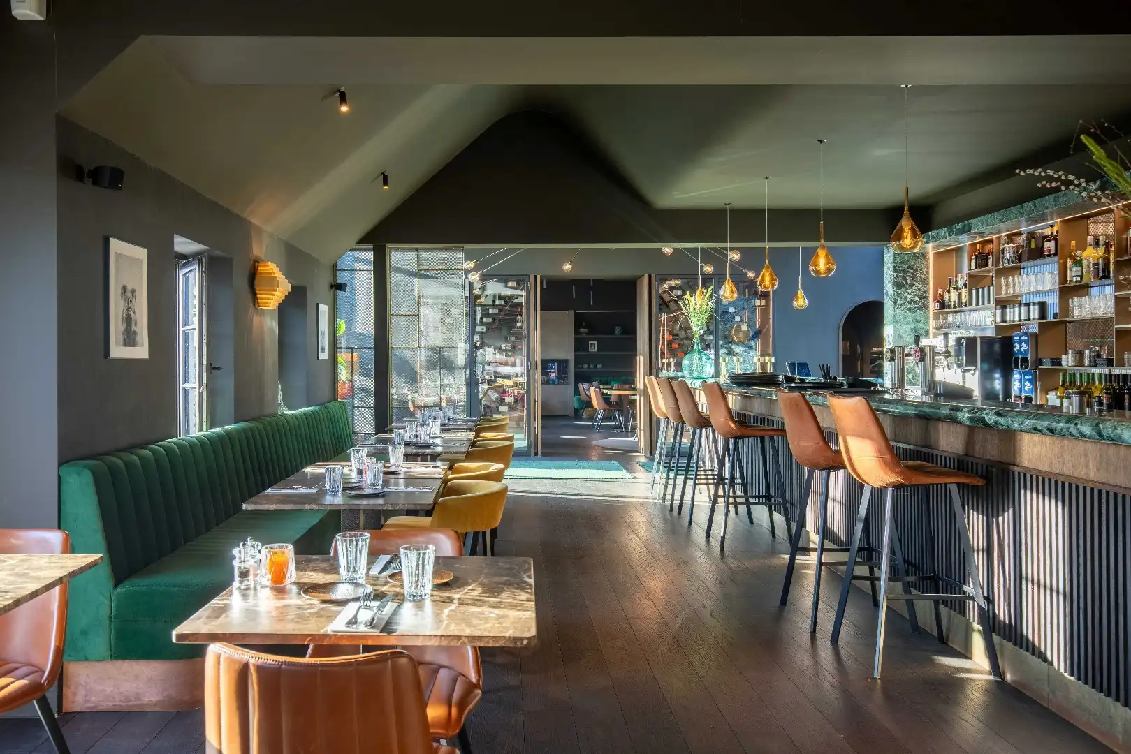 Luxe horecazaak met woonst, parking, terrassen en bureel te Oostduinkerke. foto 9