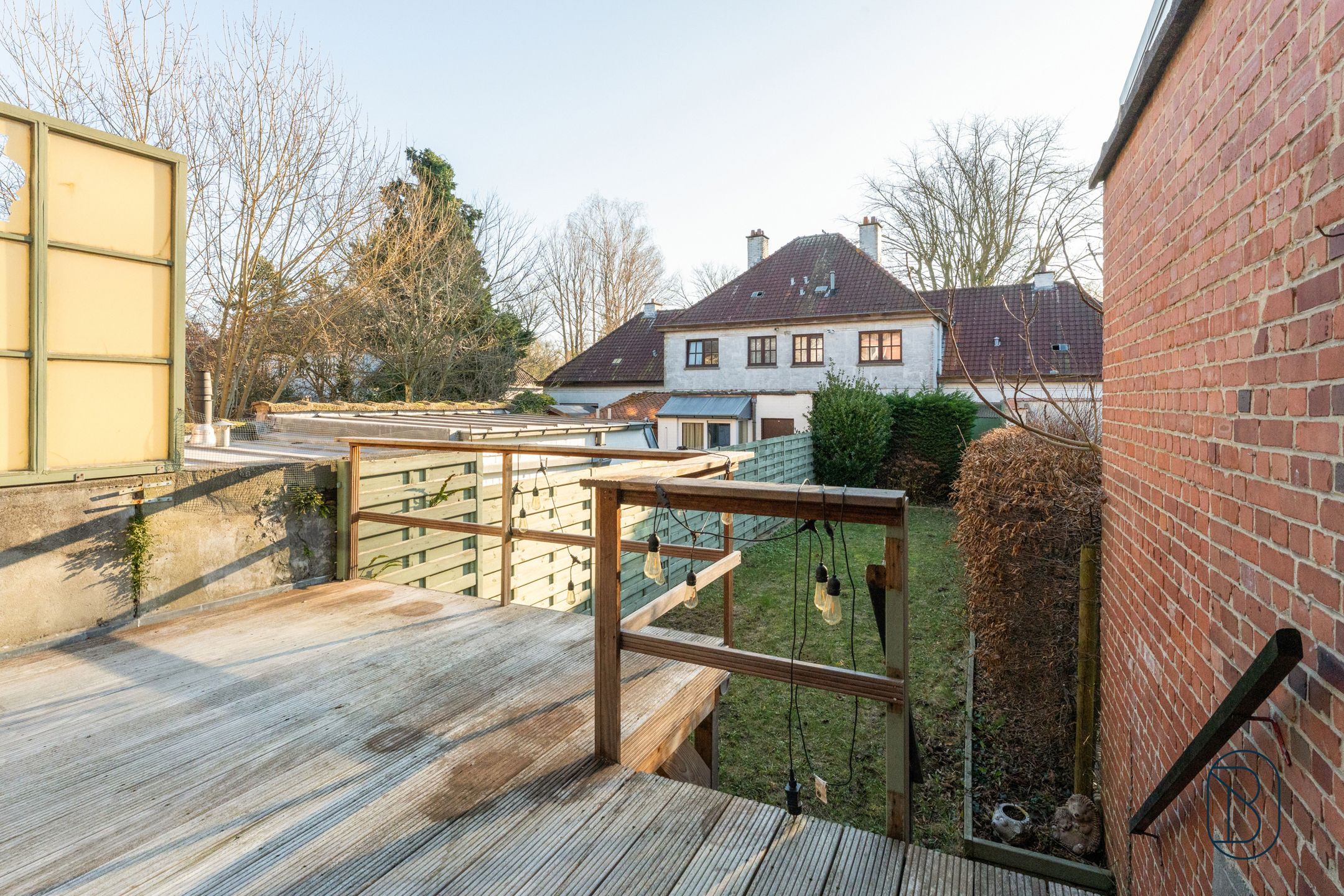 Topgelegen rijwoning met veel potentieel vlakbij het centrum foto 4