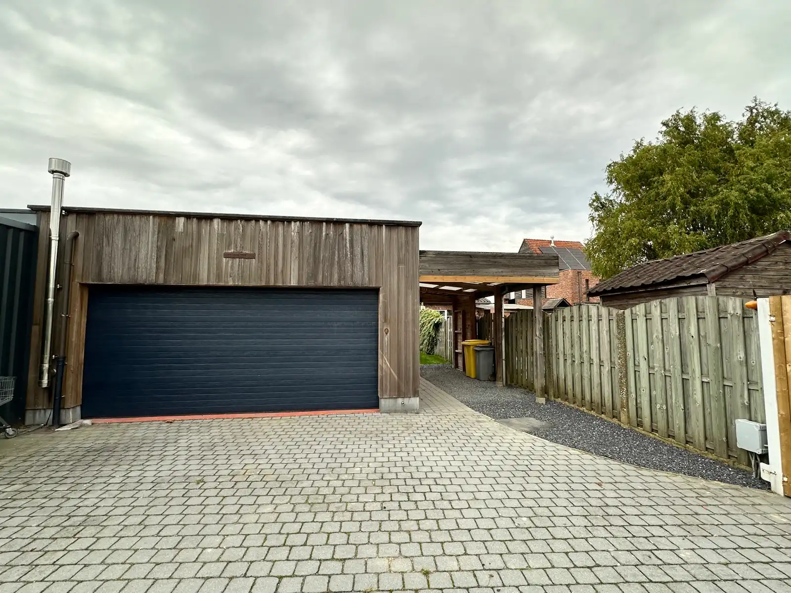 Gerenoveerde instapklare woning met tuin & terras & garages foto 44