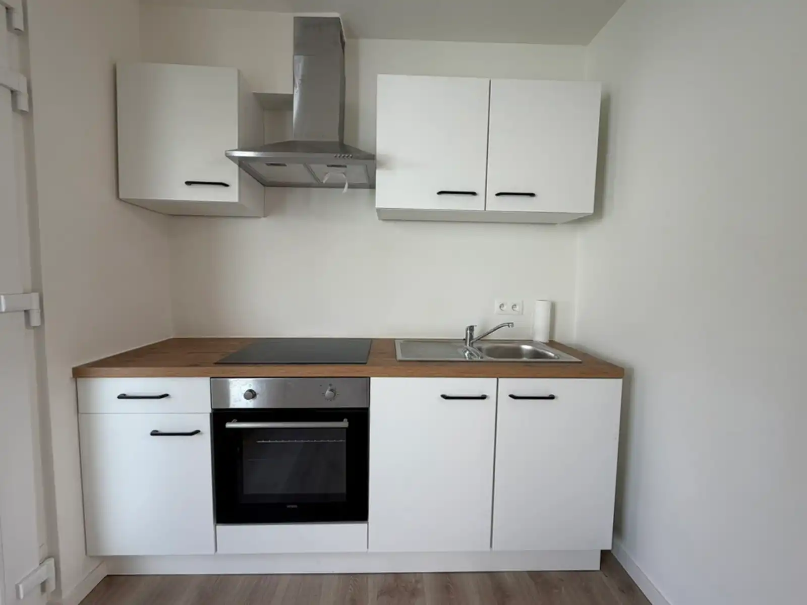 Een frisse start in een huis met karakter, tuin én garage! foto 5