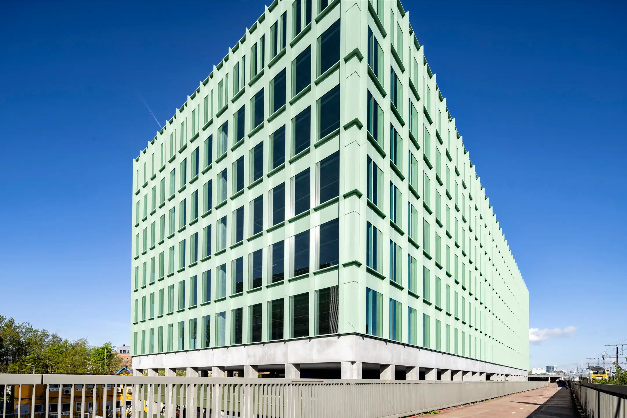 Nieuwe kantoorruimtes te huur in INFÍNITI, het walk-in kantoor direct verbonden met station Antwerpen-Berchem foto 3