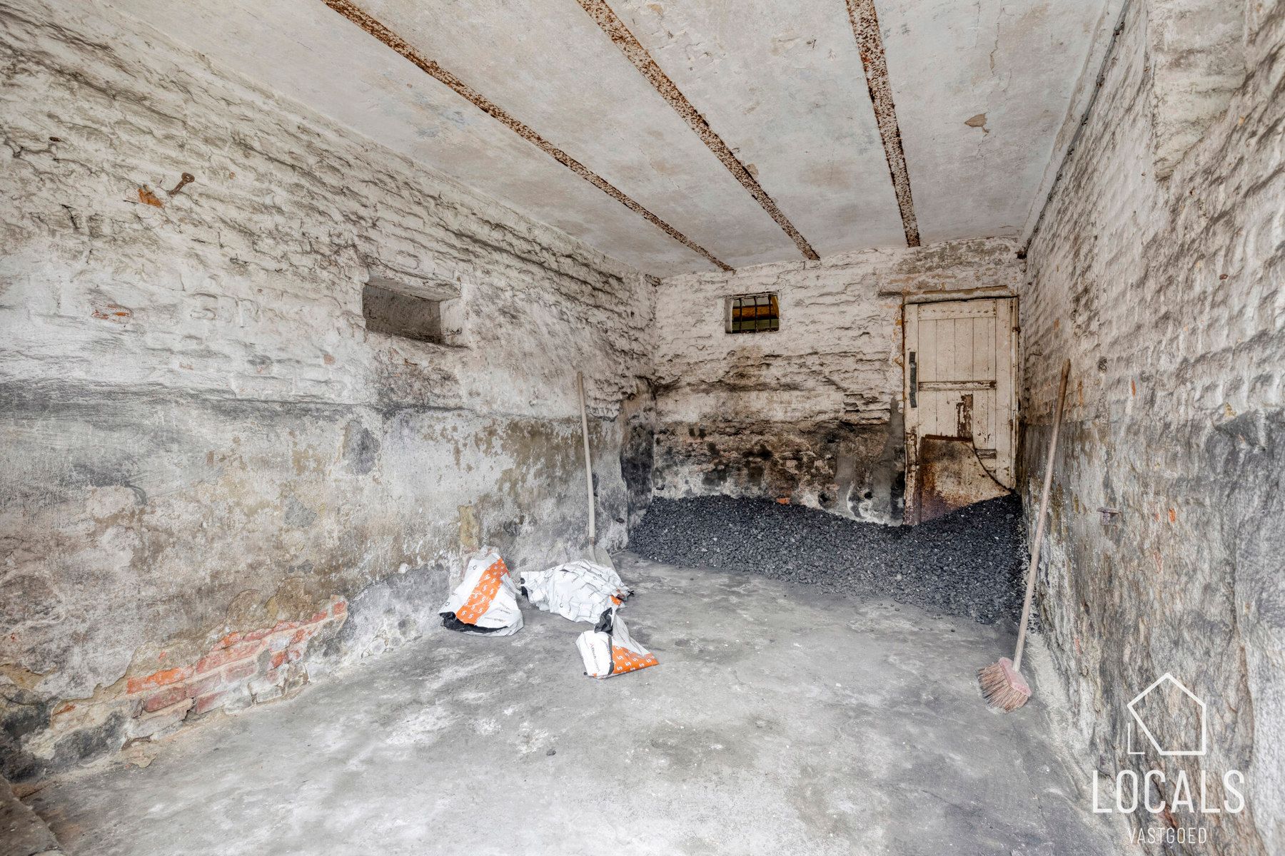 Rustig gelegen hoeve met bijgebouwen en veel potentieel foto 24