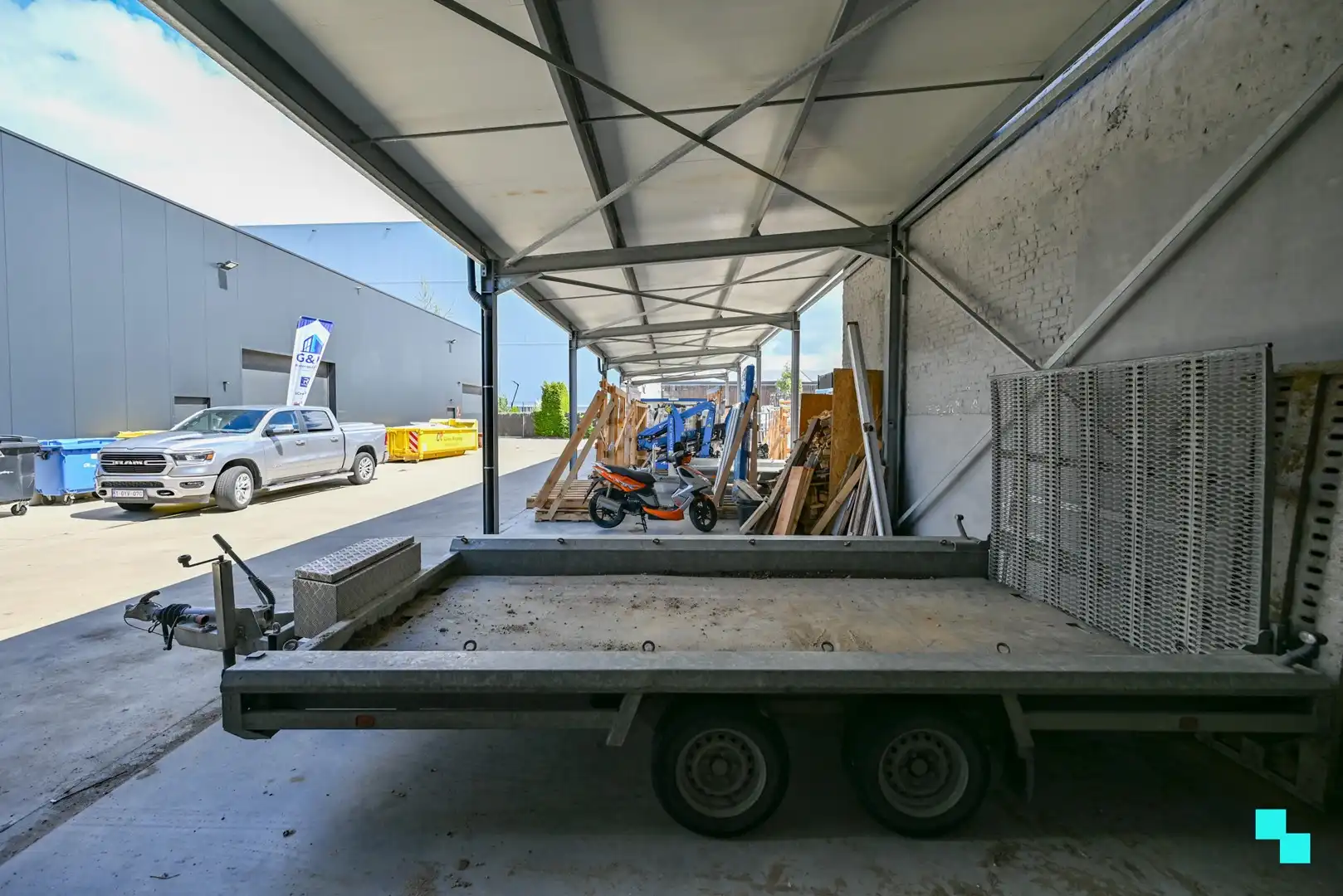 KMO-entiteit met 2 loodsen en 2 overdekte buitenopslagruimtes te Izegem foto 16