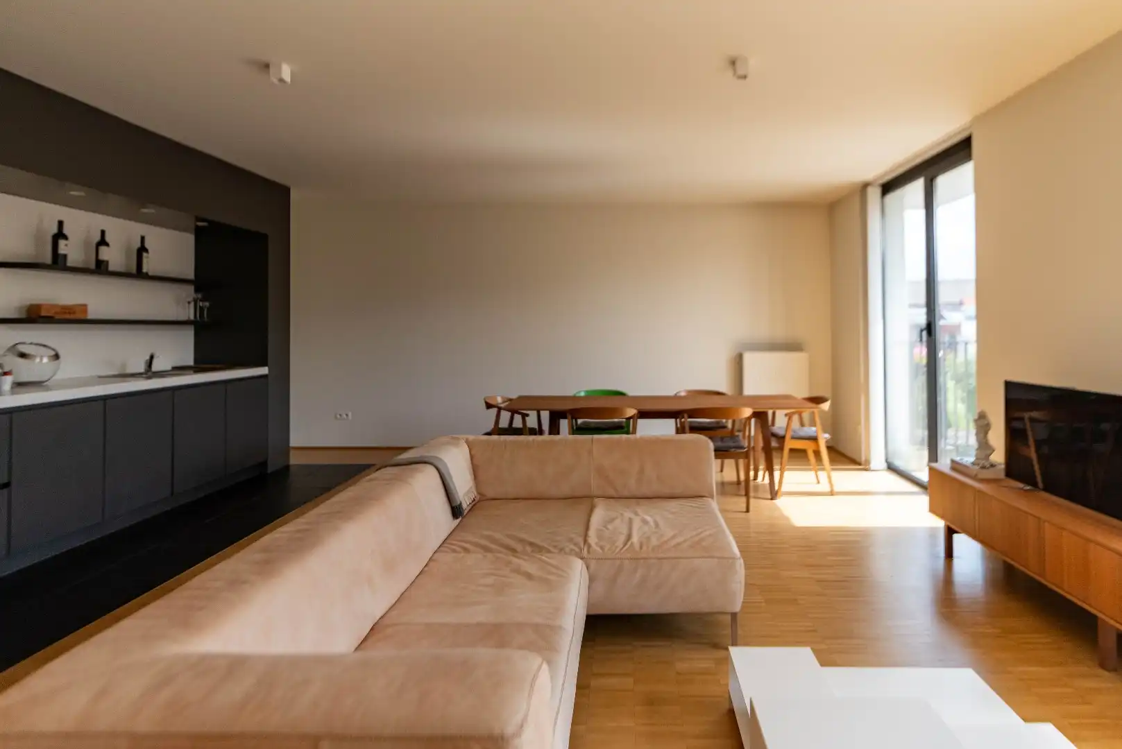 Luxueus appartement met 2 slk, terras en parking foto 2