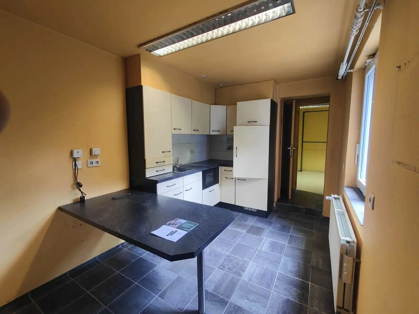 Handelsruimte op toplocatie in hartje Temse foto 4