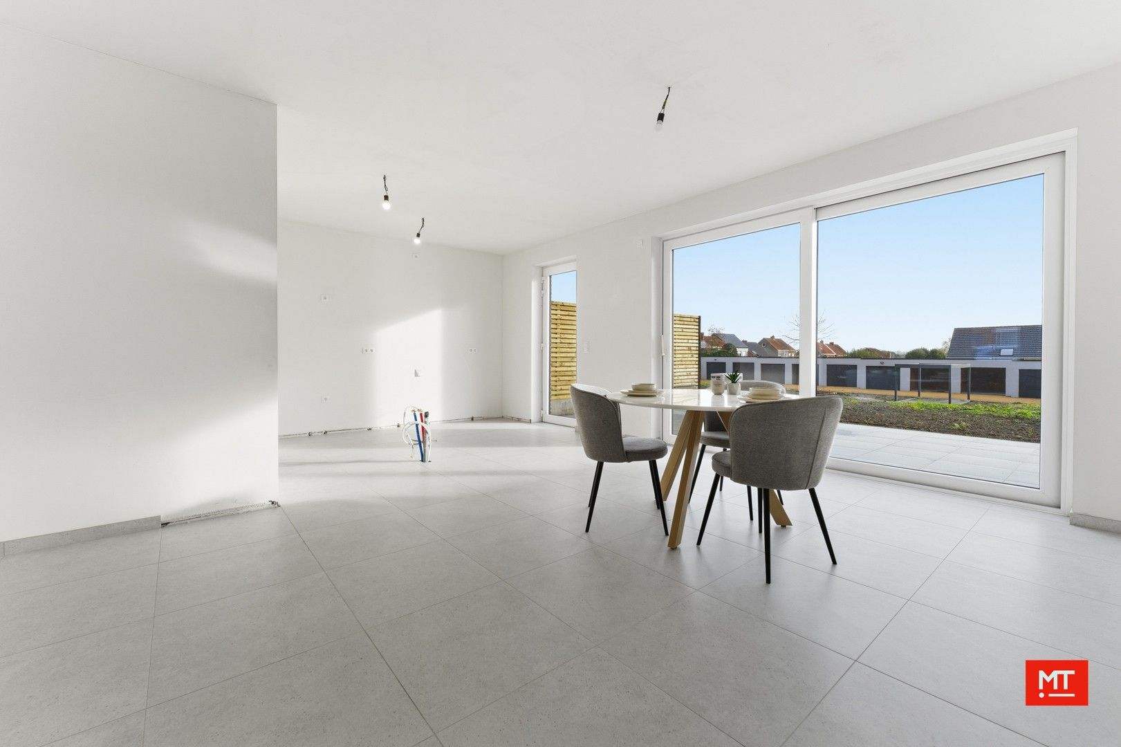 2 landelijke nieuwbouwwoningen met 3 slaapkamers en zongerichte tuin in de dorpskern van Beselare foto 3