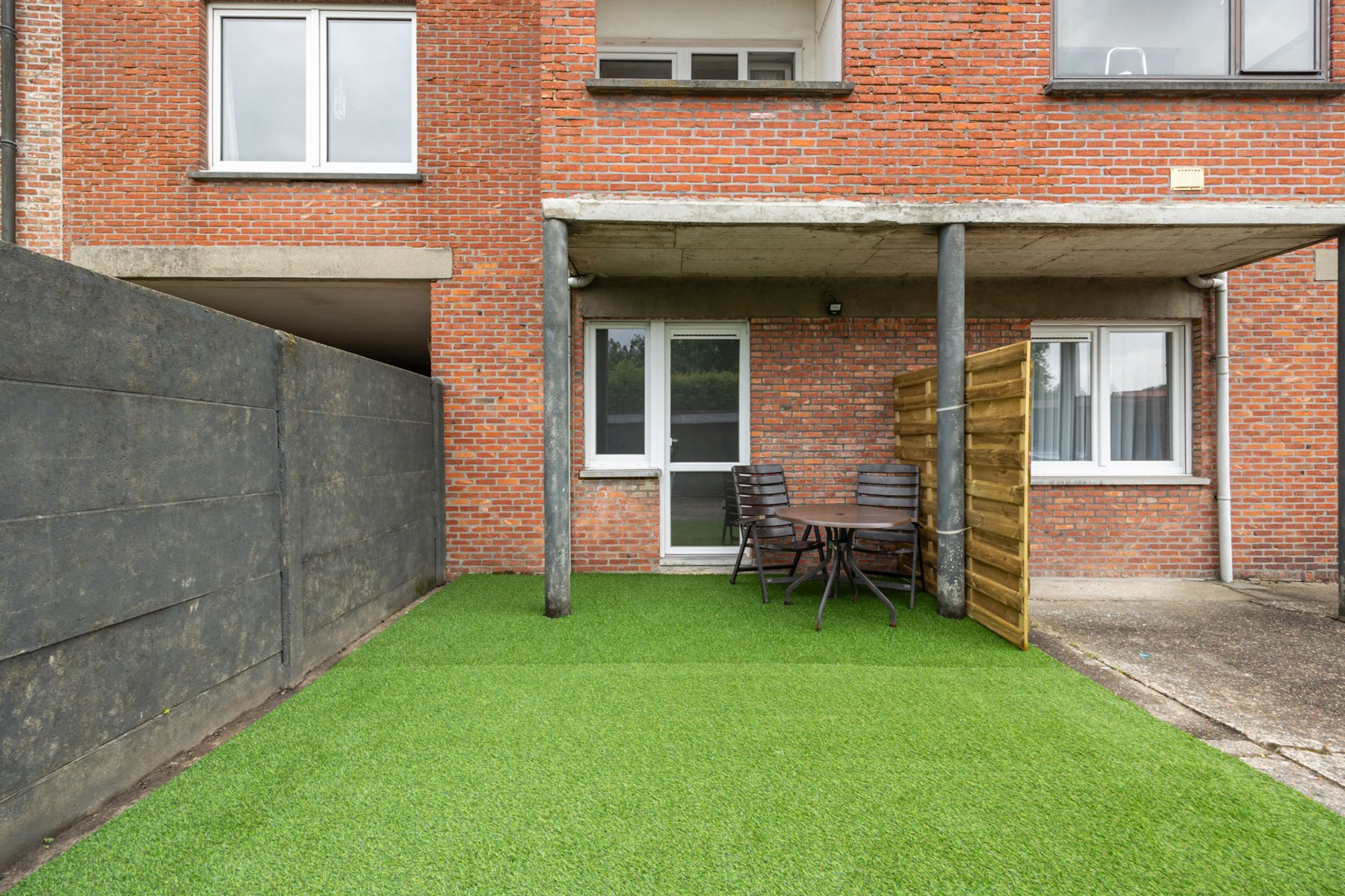 Gelijkvloers app met 2slk en garage foto 3
