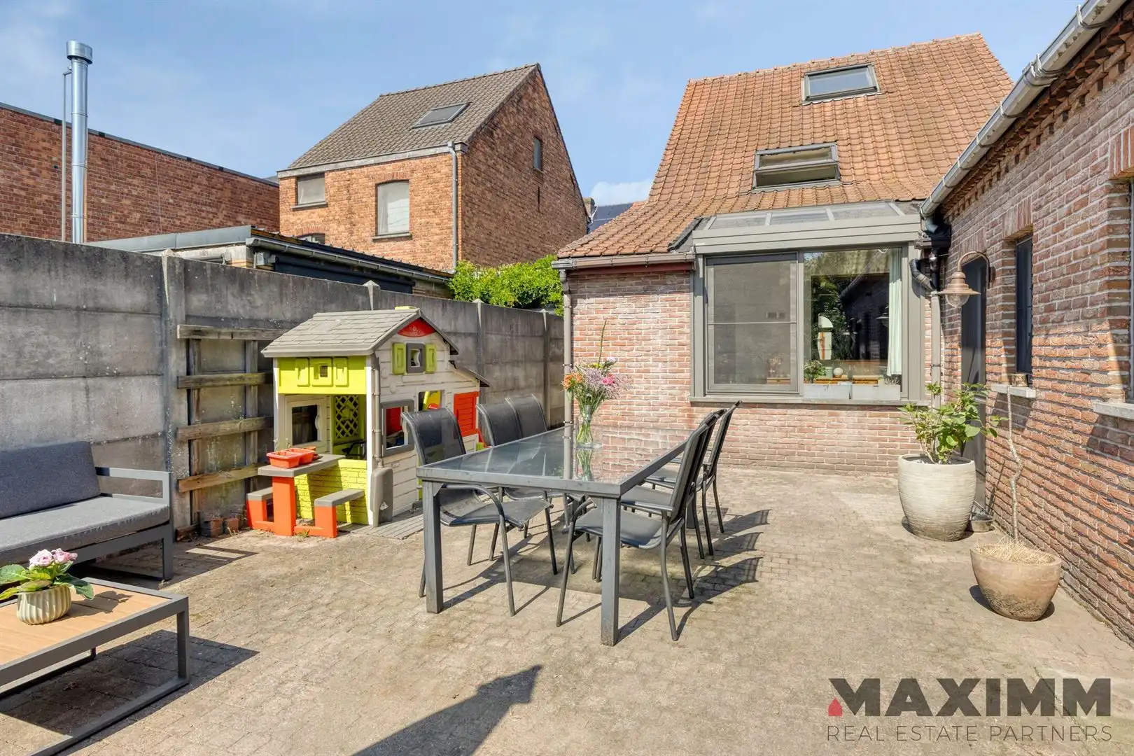 HOB met dieplopende tuin en veel poteniteel foto 22