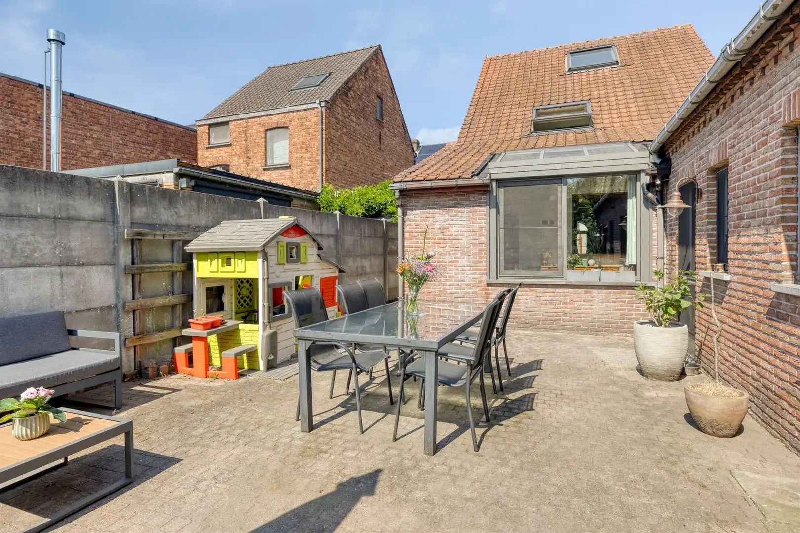 HOB met 3 slaapkamers, veel ruimte en licht, een dieplopende tuin en veel potentieel foto 22