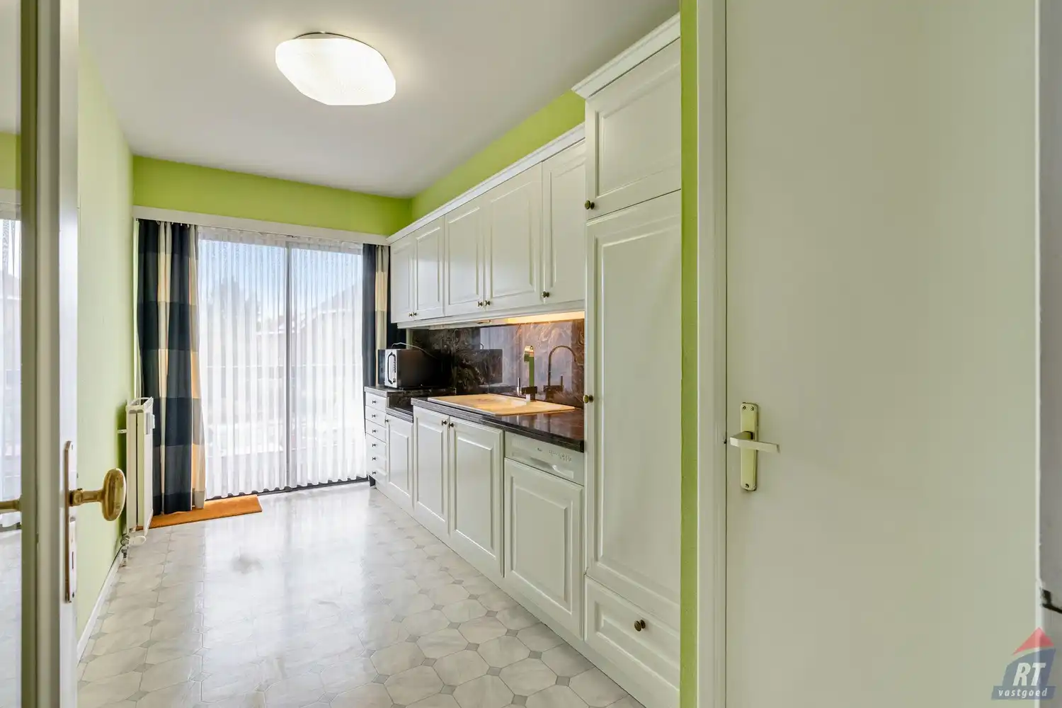 Gunstig gelegen appartement met 2 slaapkamers en een autostaanplaats foto 7