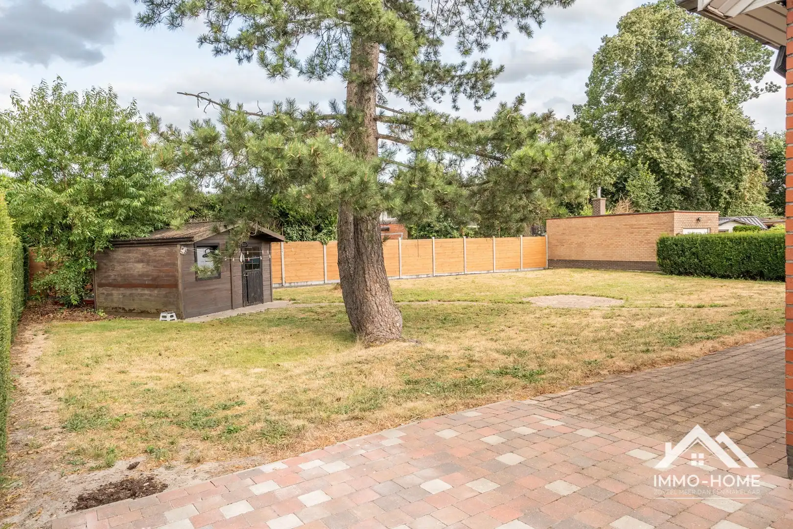 Vrijstaande bungalow met een ruime grond op een topligging!  foto 5