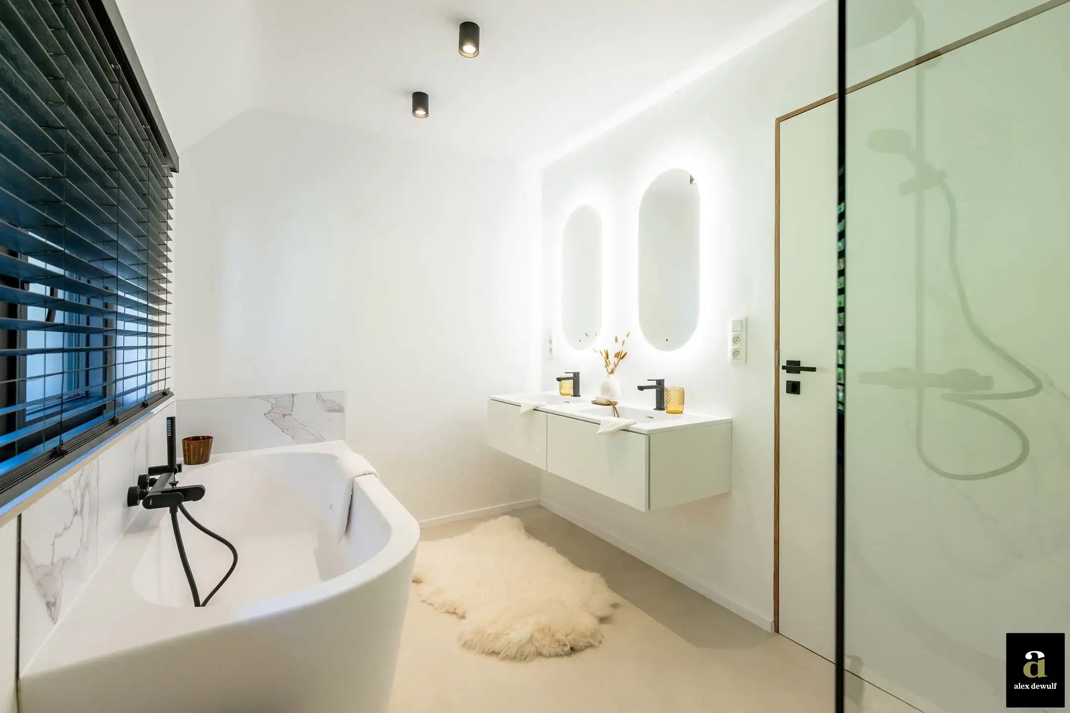 Volledig gerenoveerde villa ideaal gelegen in een rustig paadje in het Zoute. foto 35