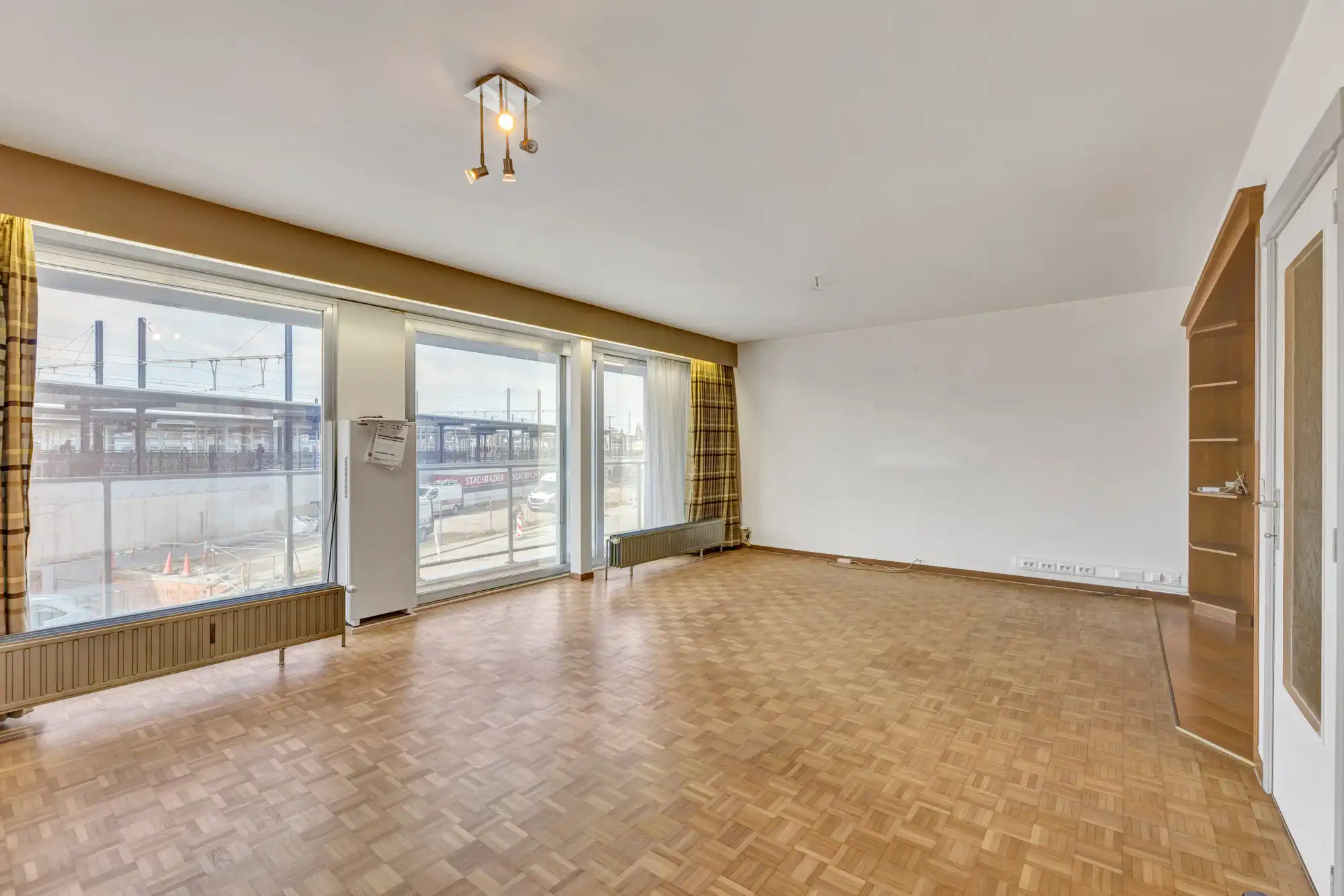 Ruim appartement aan het treinstation te Denderleeuw foto 4