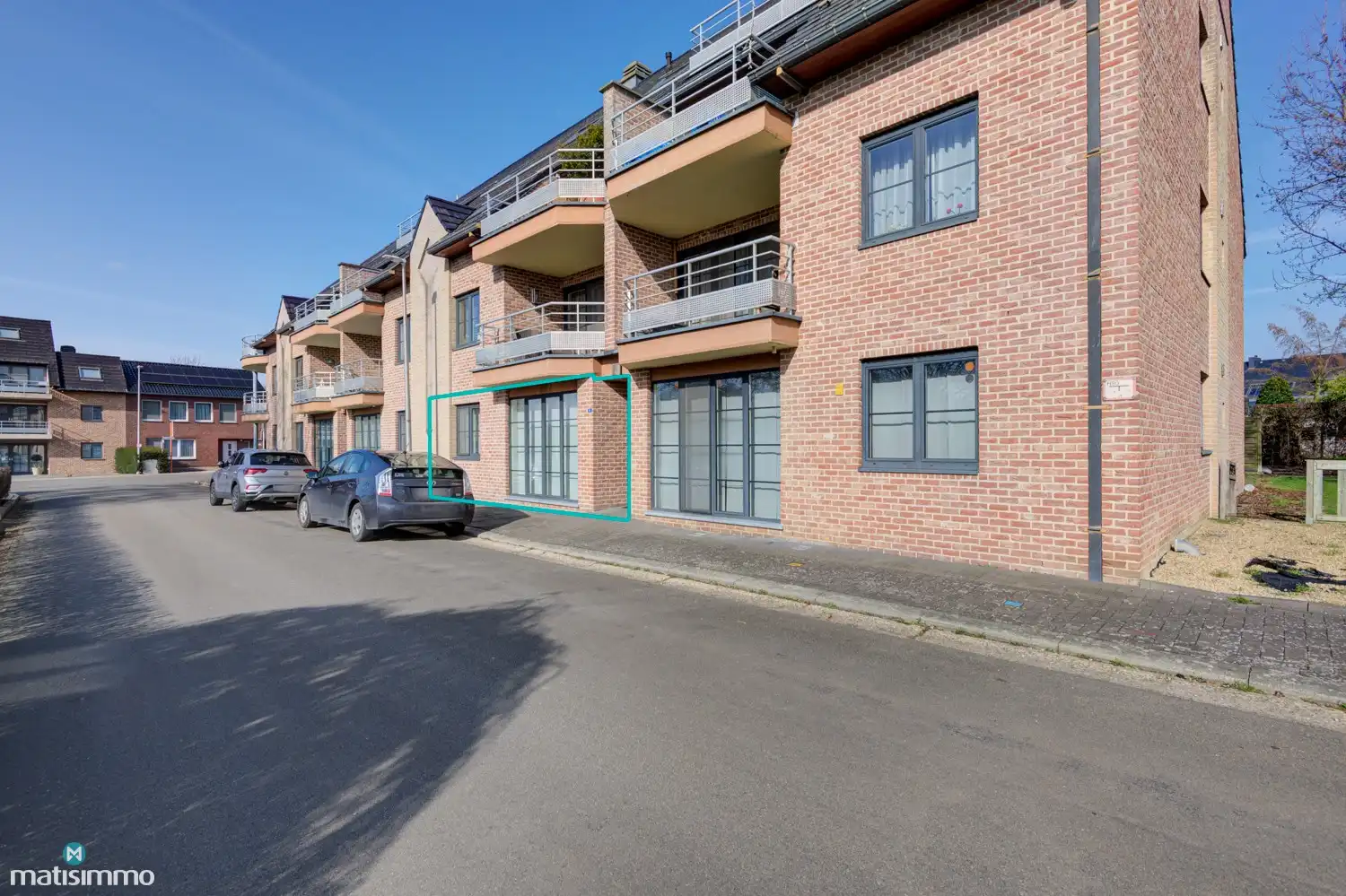 VERZORGD INSTAPKLAAR APPARTEMENT MET 2 SLAAPKAMERS EN RUIM TERRAS TE MUNSTERBILZEN foto {{pictureIndex}}