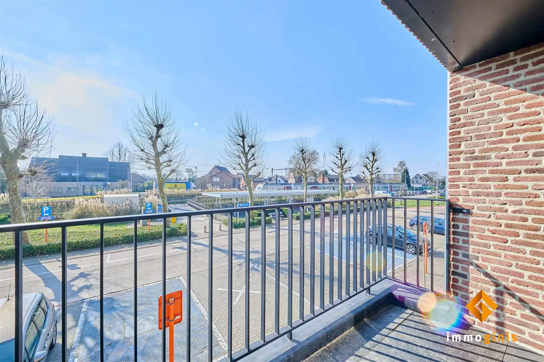 Ruim duplexappartement met 2 slaapkamers, groot terras, kelderberging en carport. foto 15