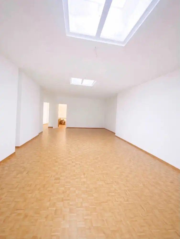 Unieke praktijk- of kantoorruimte van ca. 190 m² INCLUSIEF 2 ruime garageboxen foto 3