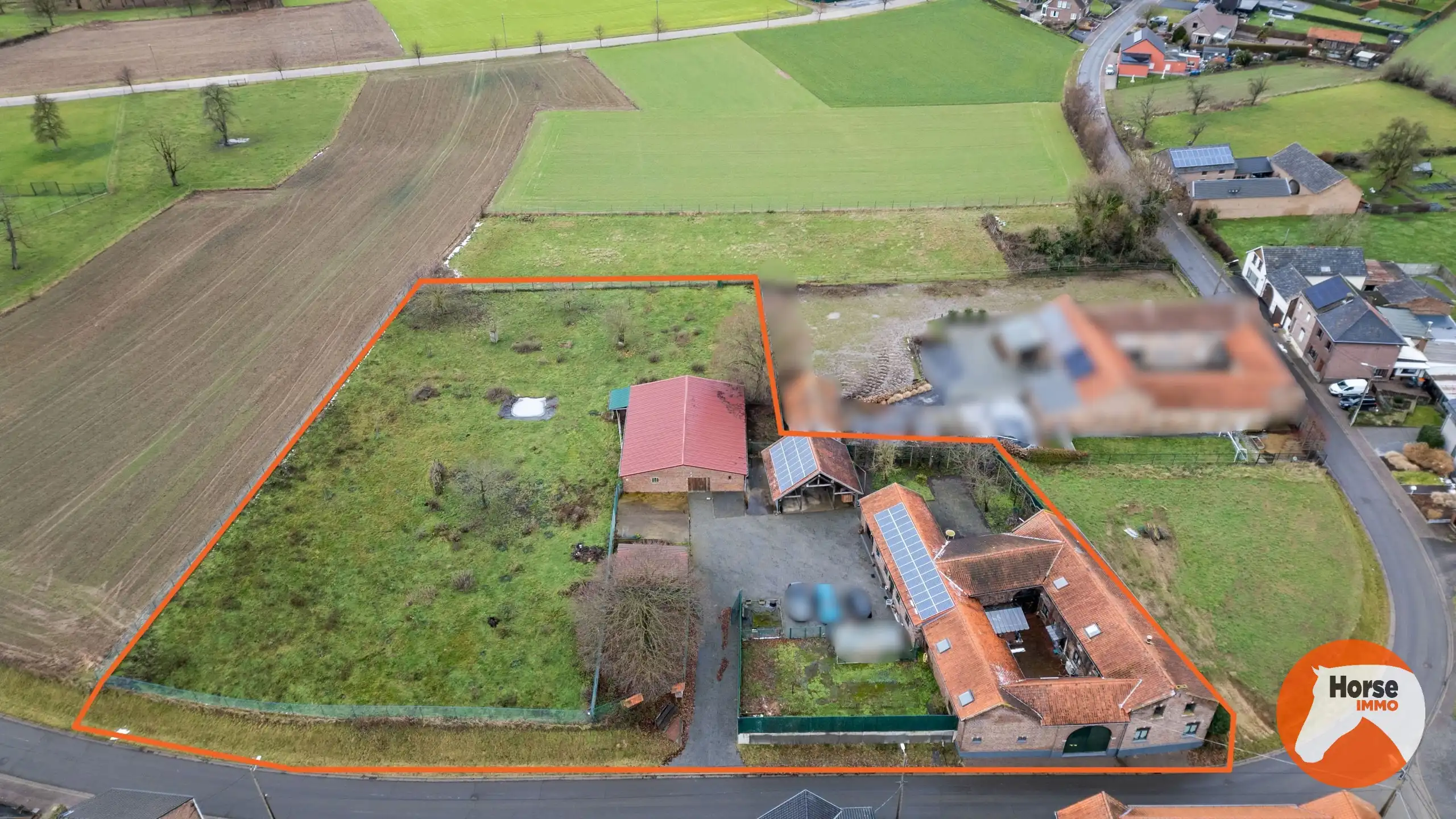 BILZEN - Charmante vierkantshoeve met werkplaats foto 2