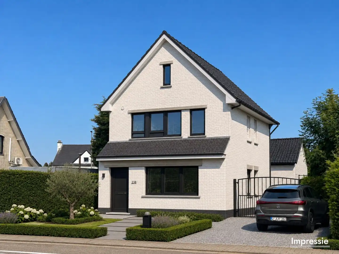 Karaktervolle vrijstaande woning met tal van mogelijkheden nabij het centrum van Tongeren foto 2