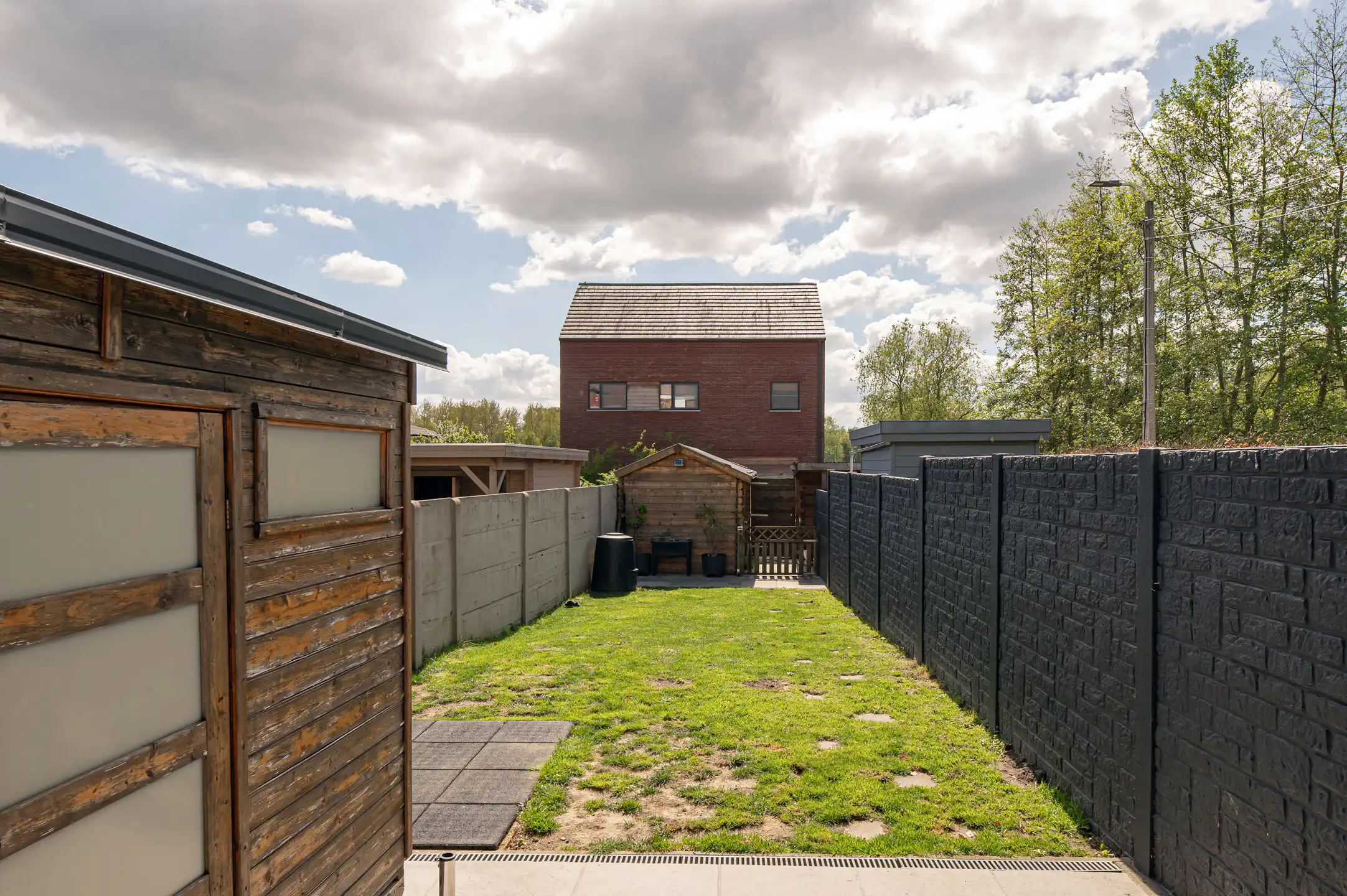 Doodlopend gelegen woning (189m²) met 4 slk’s en zuid gerichte tuin. foto 2