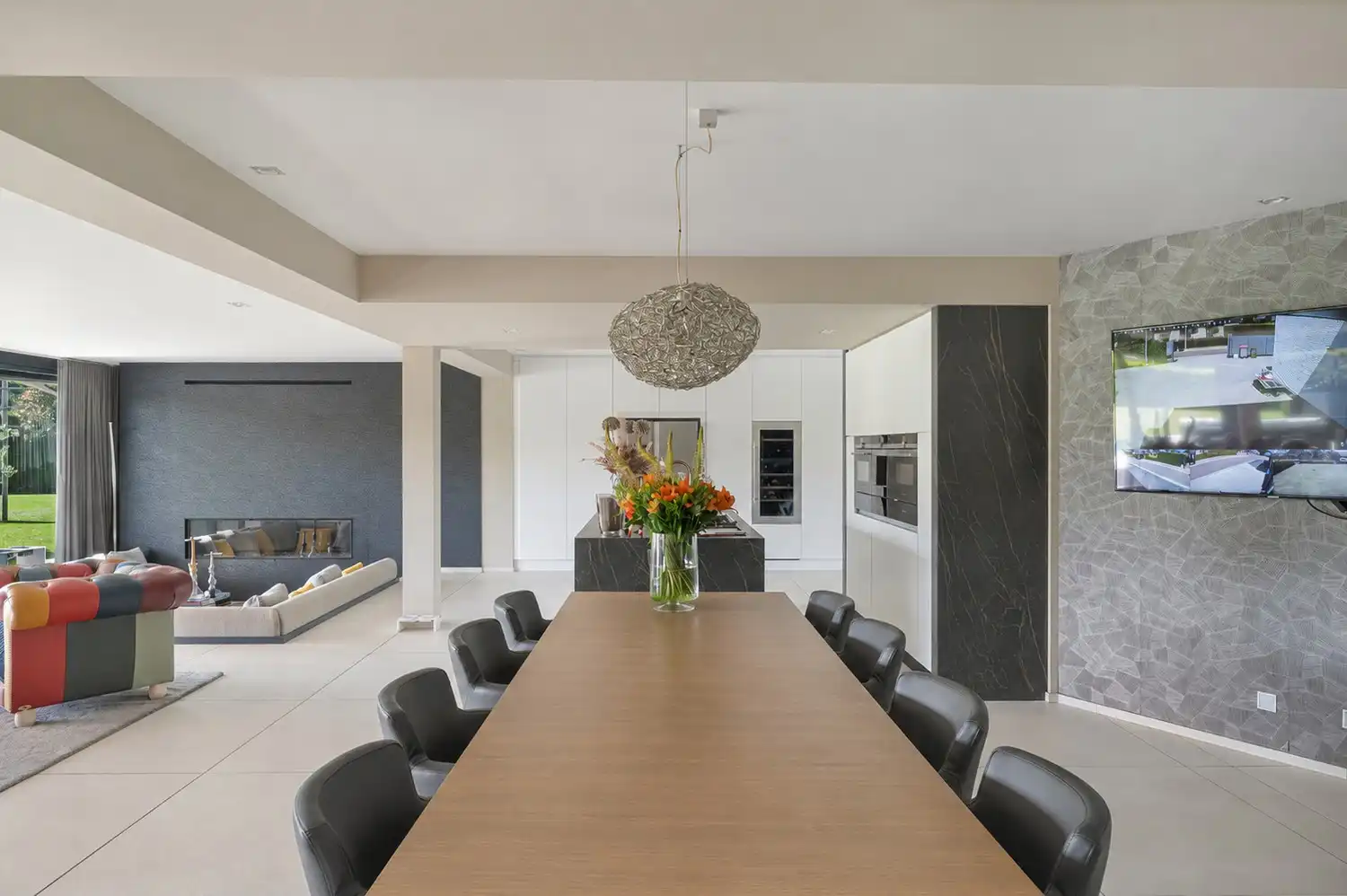 Exclusieve recente villa met verwarmd zwembad, vier garages en inclusief bouwgrond van 10a in een groene omgeving foto 15