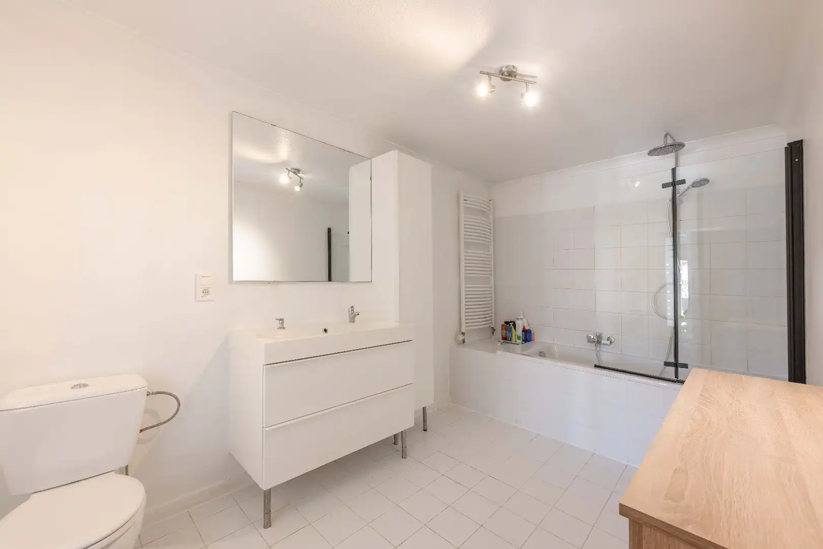 RUIME EN INSTAPKLARE WONING MET 3 SLAAPKAMERS EN CHARMANTE TUIN! foto 10