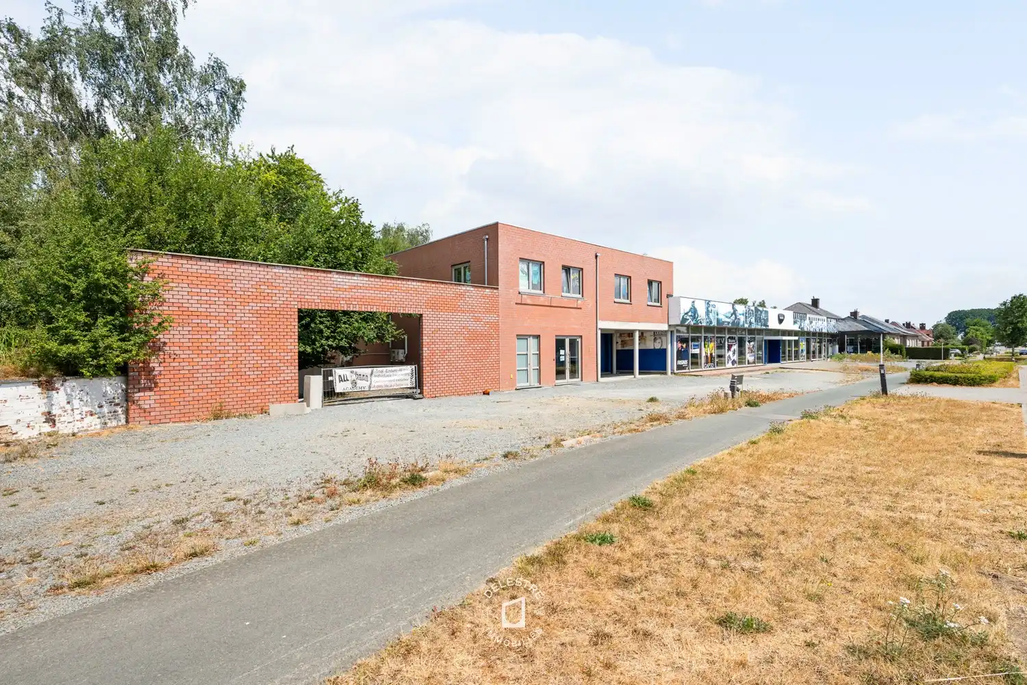 Commerciële site op de Brakelsesteenweg: toonzaal, kantoor, appartement & grond foto 3