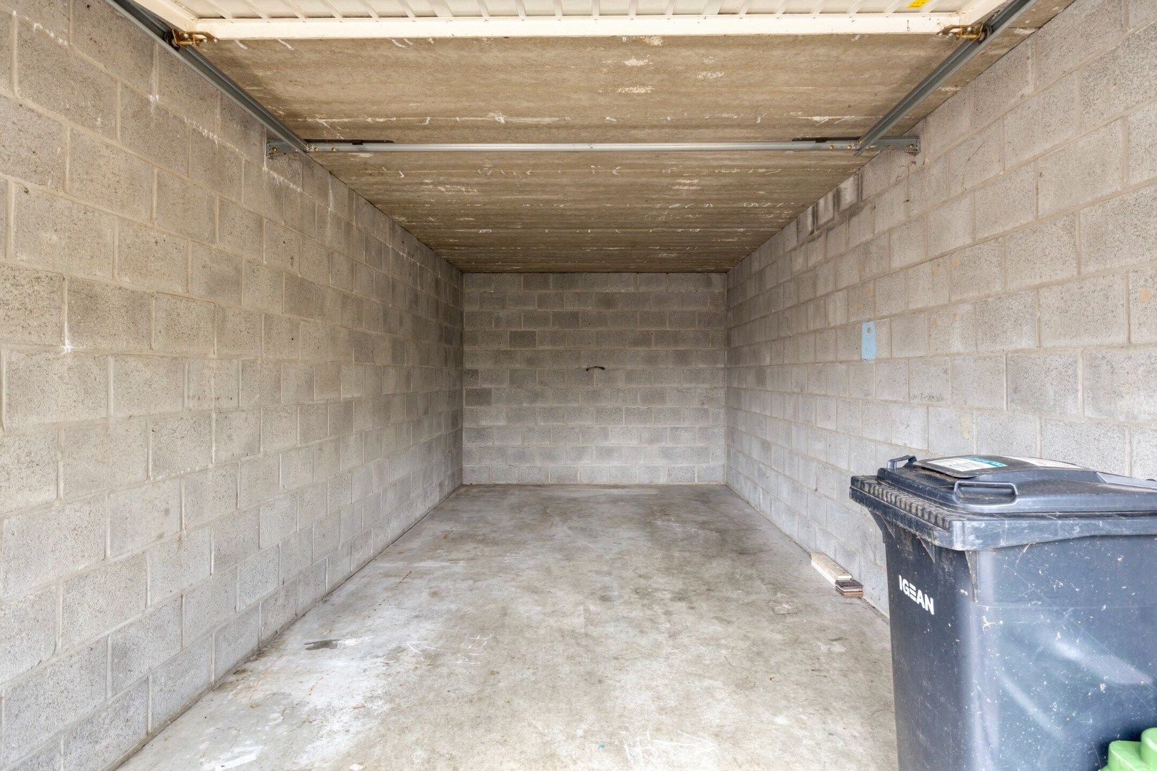 Riant dakappartement met terras en garage foto 20