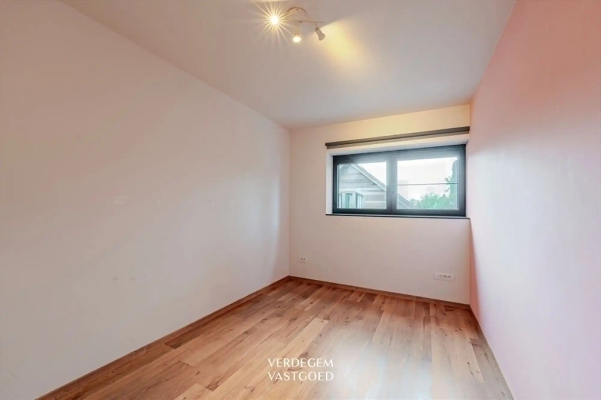 Moderne luxe en comfort in recente woning met 4 slaapkamers foto 14