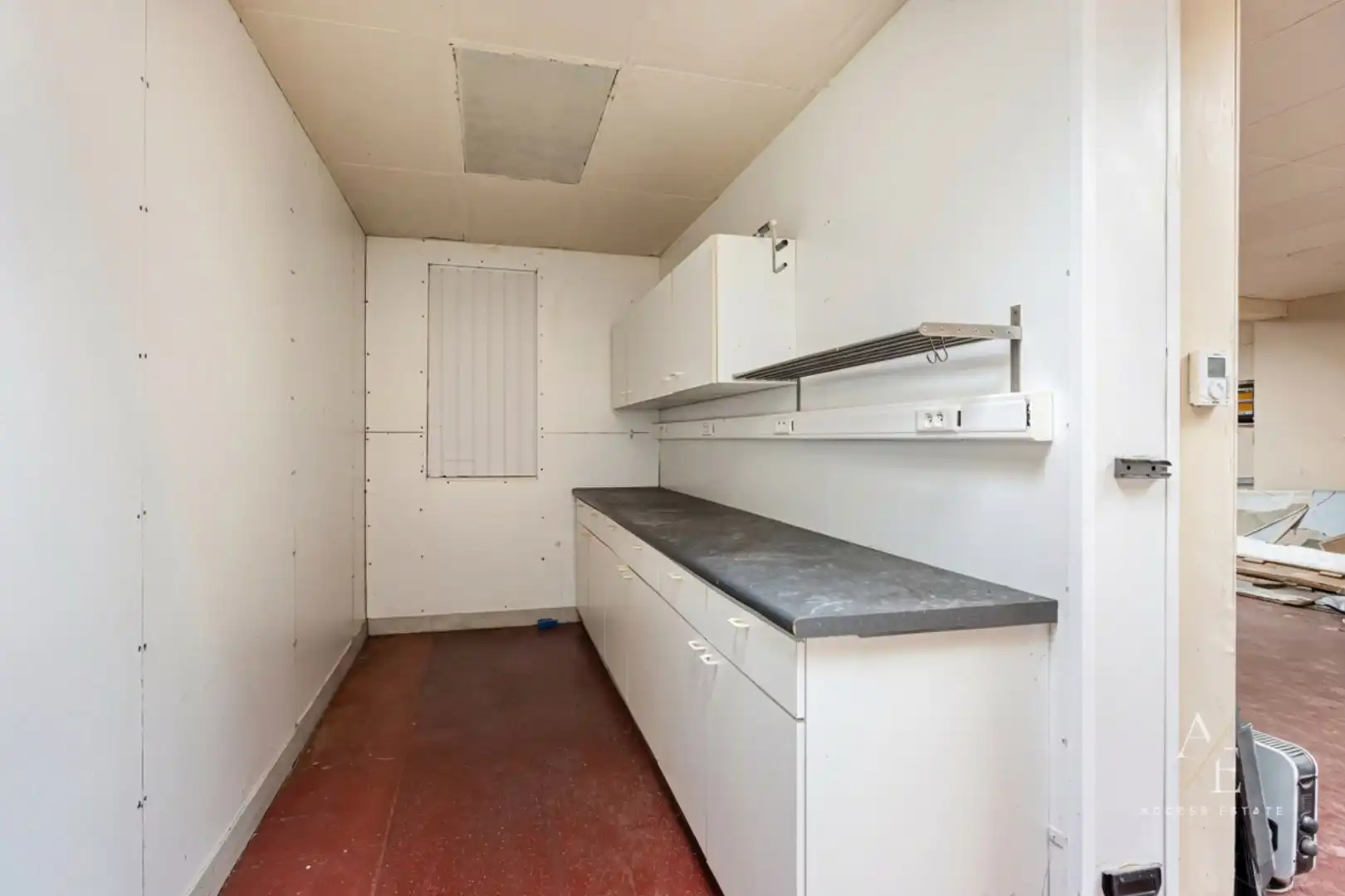 Veelzijdig te renoveren eigendom met tuin en 2 garages en achterdoorgang in Temse foto 9