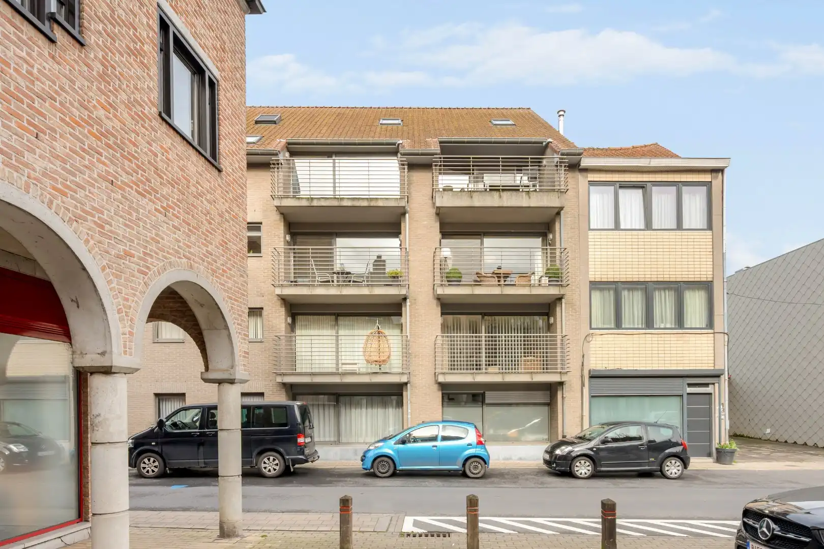 Verzorgd appartement met 2 slaapkamers, balkon, garage en berging in Menen-centrum foto 2