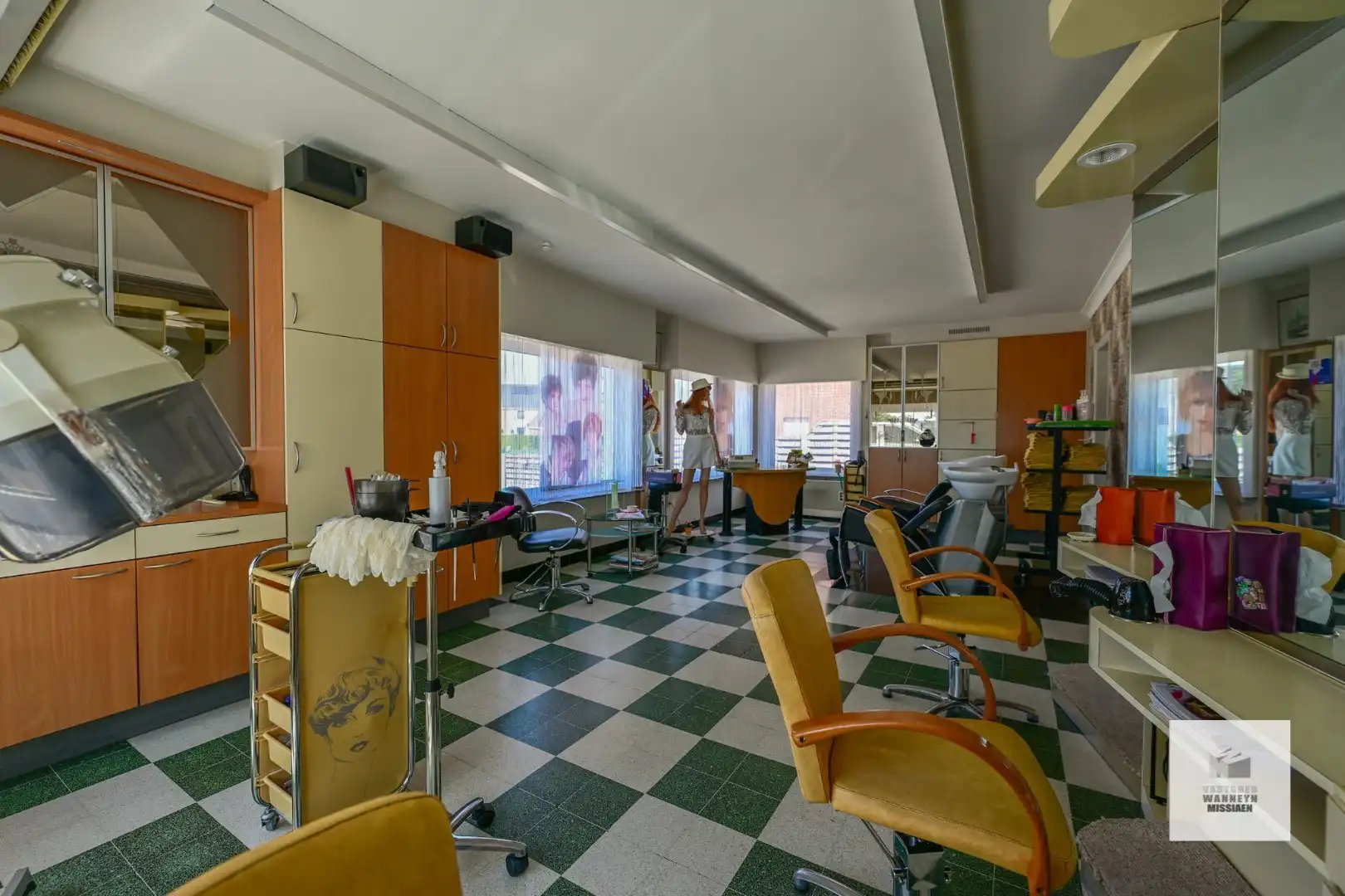 Ruime gelijkvloerse woning met 3 slaapkamers, garage en zonnige tuin op 781m2 foto 19