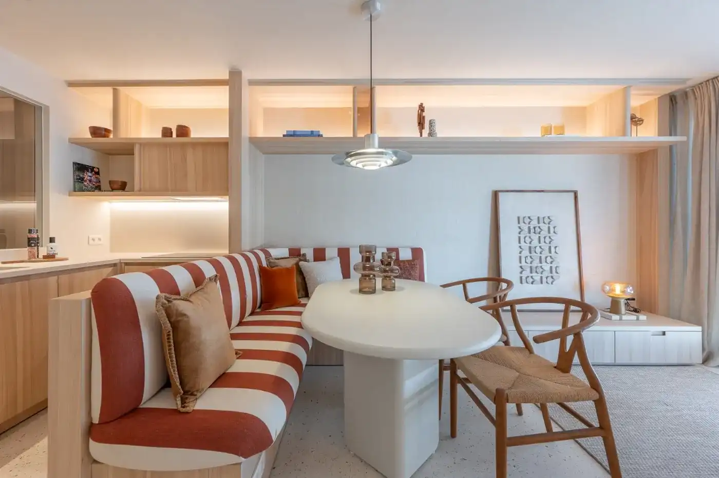 Exclusief gerenoveerd appartement met frontaal zeezicht op toplocatie in het Zoute foto 4
