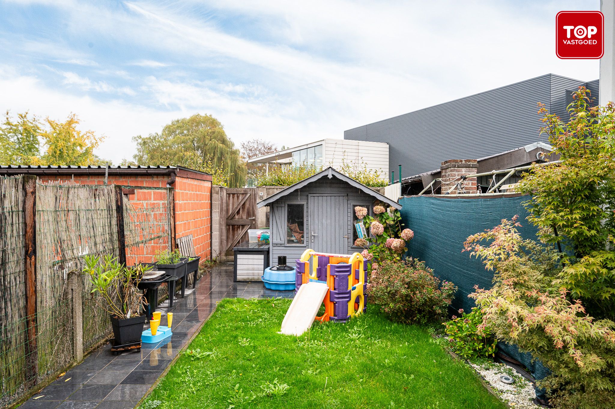 Gezellige woning met moderne keuken en grote tuin foto 21