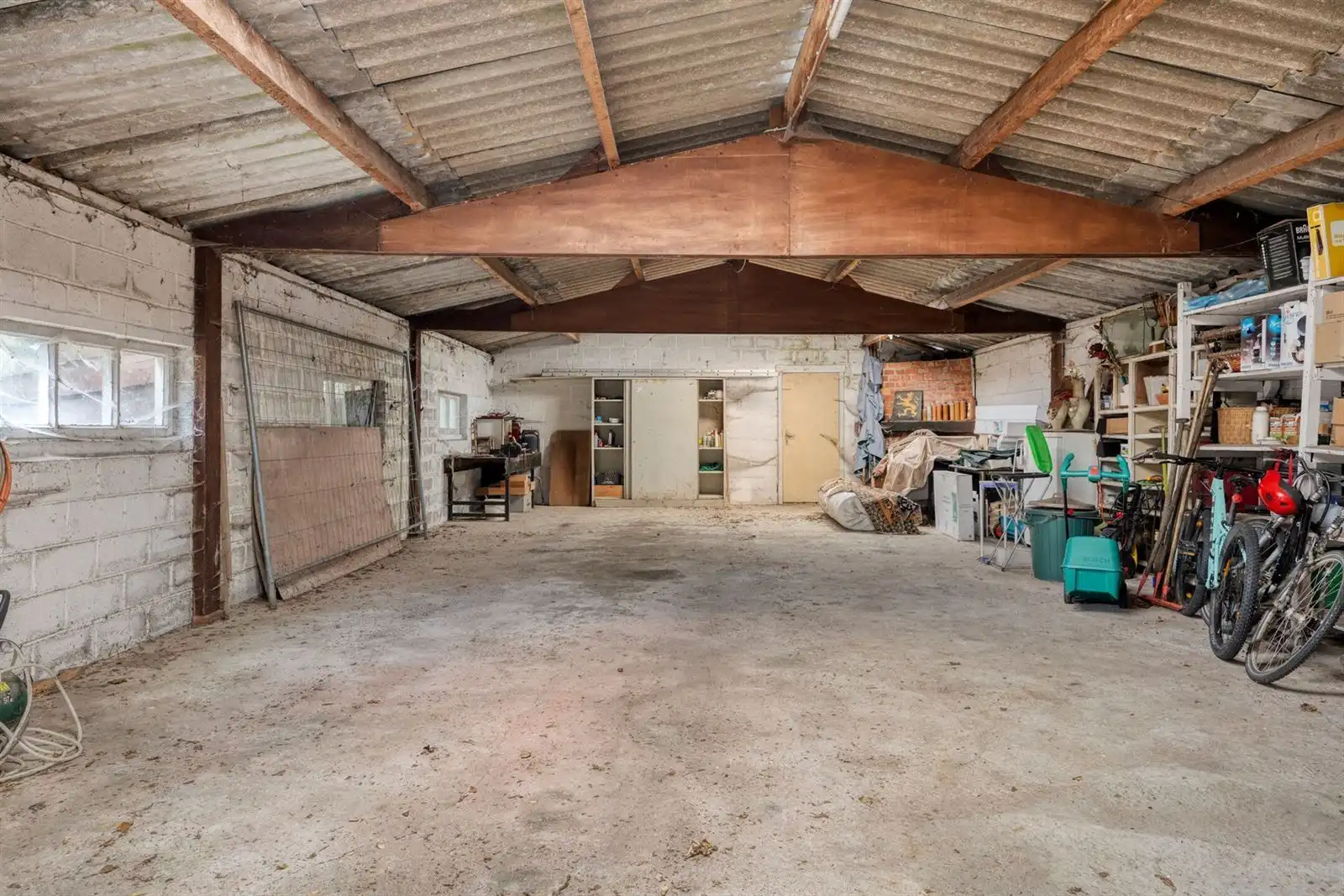 Bungalow met grote garage en tuin  foto 23