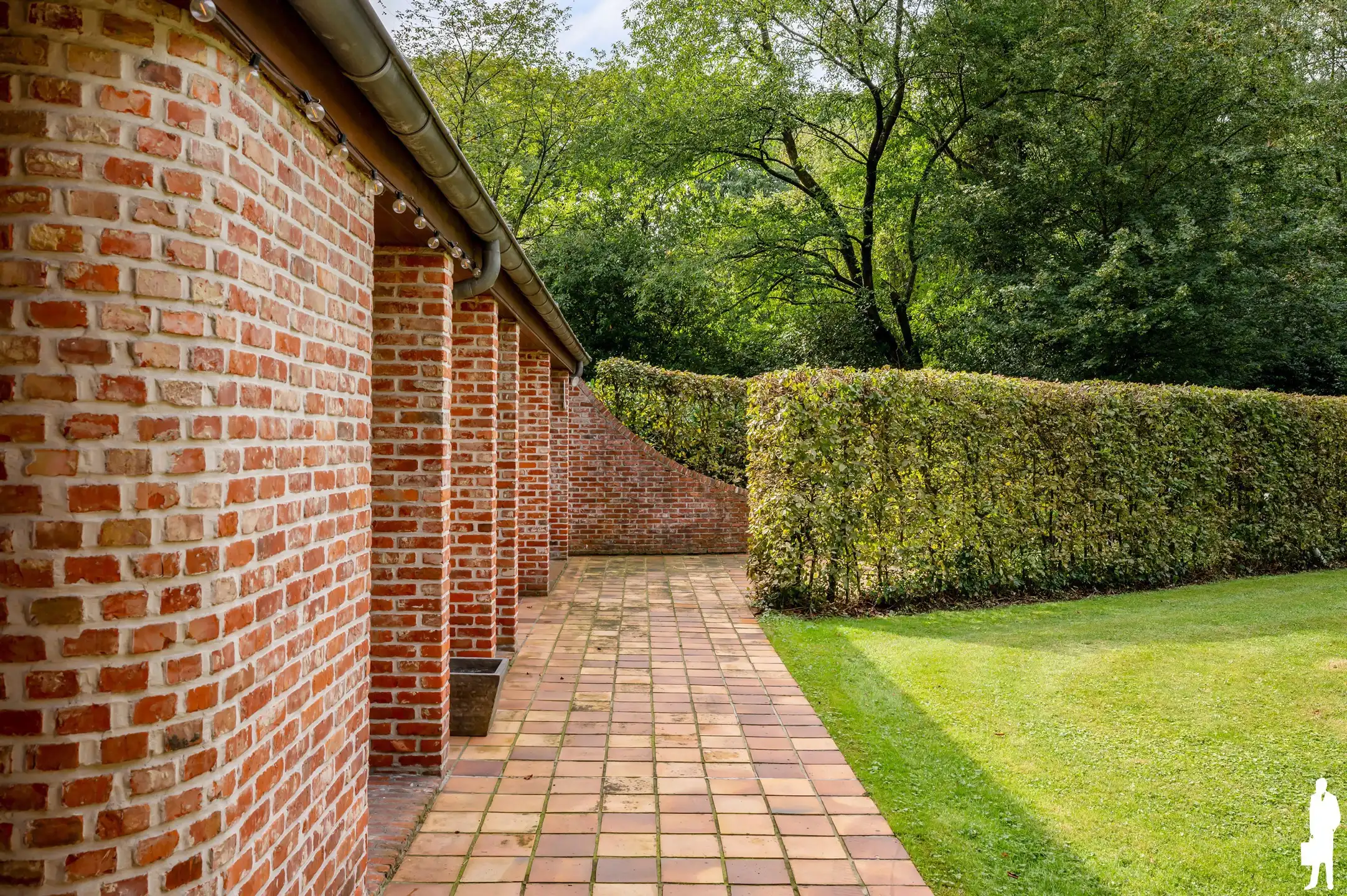 Karaktervolle gelijkvloerse villa op ca. 2.000 m² in zeer rustige, gegeerde en autoluwe wijk Dennendael en dichtbij het natuurgebied foto 45