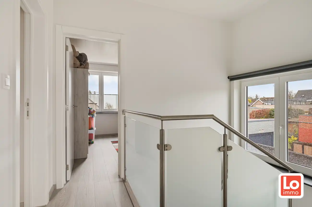 VERKOCHT!! Instapklare halfopen woning met afzonderlijke garage (incl. laadunit) in het hart van Lochristi! foto 12