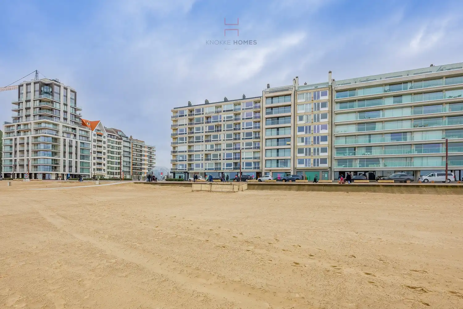 3-kamerappartement met frontaal zeezicht aan het Albertplein foto {{pictureIndex}}