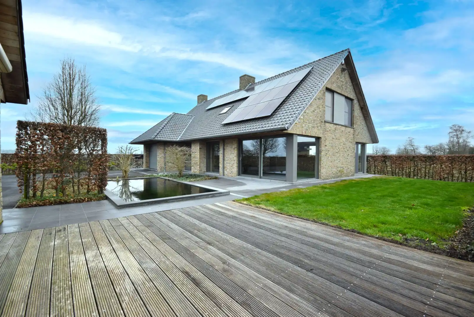 Landelijk en rustig gelegen villa met tuin foto {{pictureIndex}}