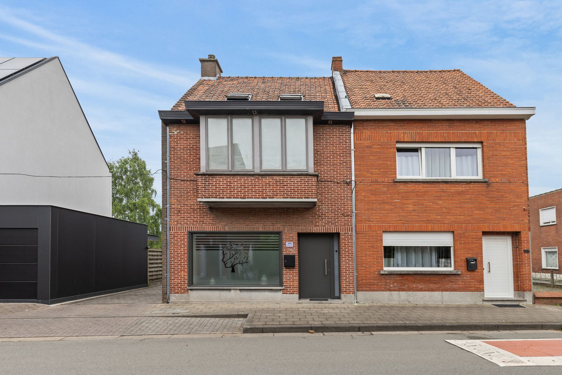 Hoofdfoto van de publicatie: Ruime woning met grote veranda en tuin in rustige omgeving.