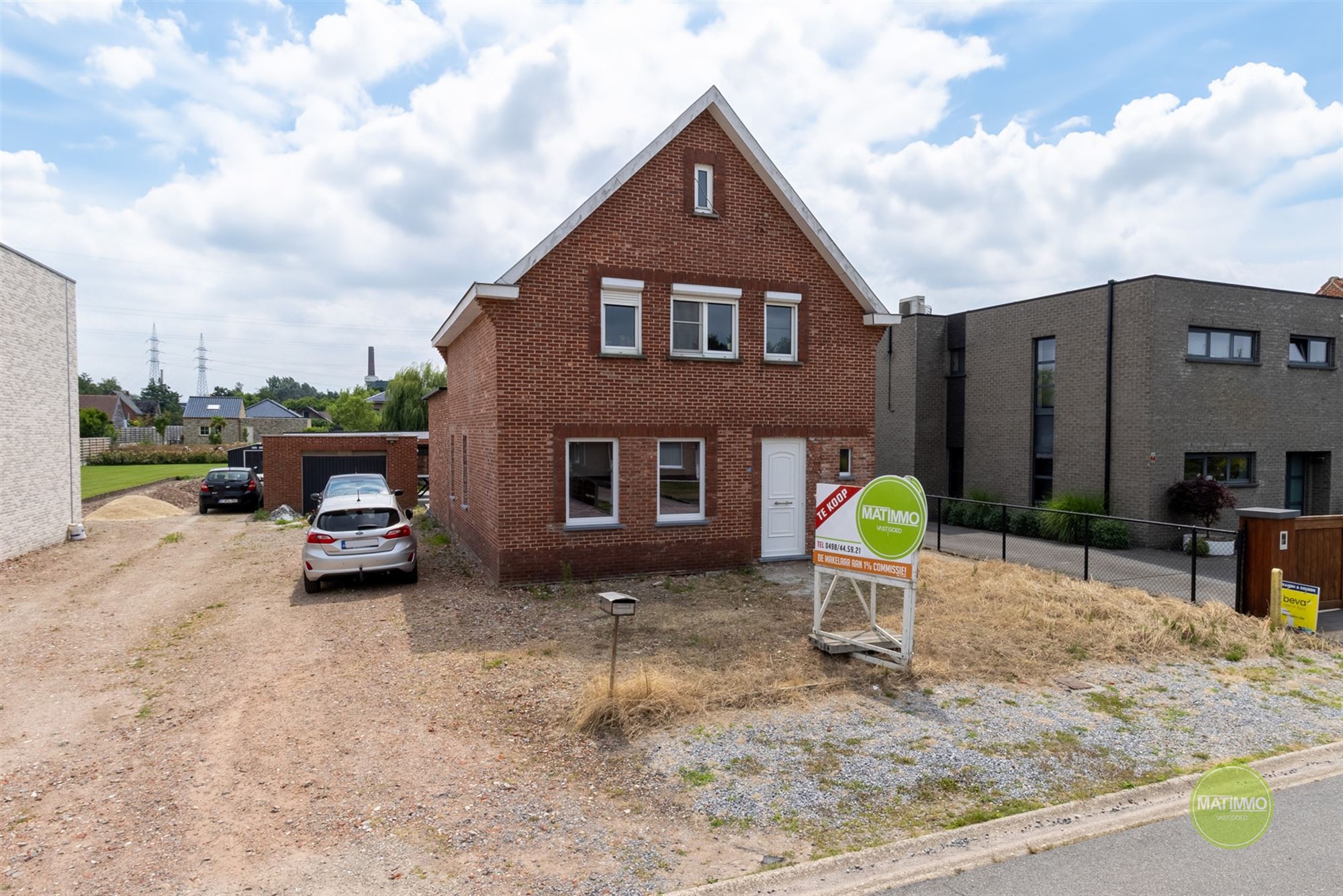 Instapklare gezinswoning met grote tuin in Balen-Wezel foto {{pictureIndex}}