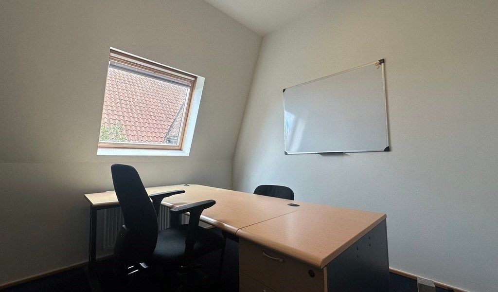 Ingedeeld kantoor te huur in standalone kantoorgebouw in Deurle foto 9